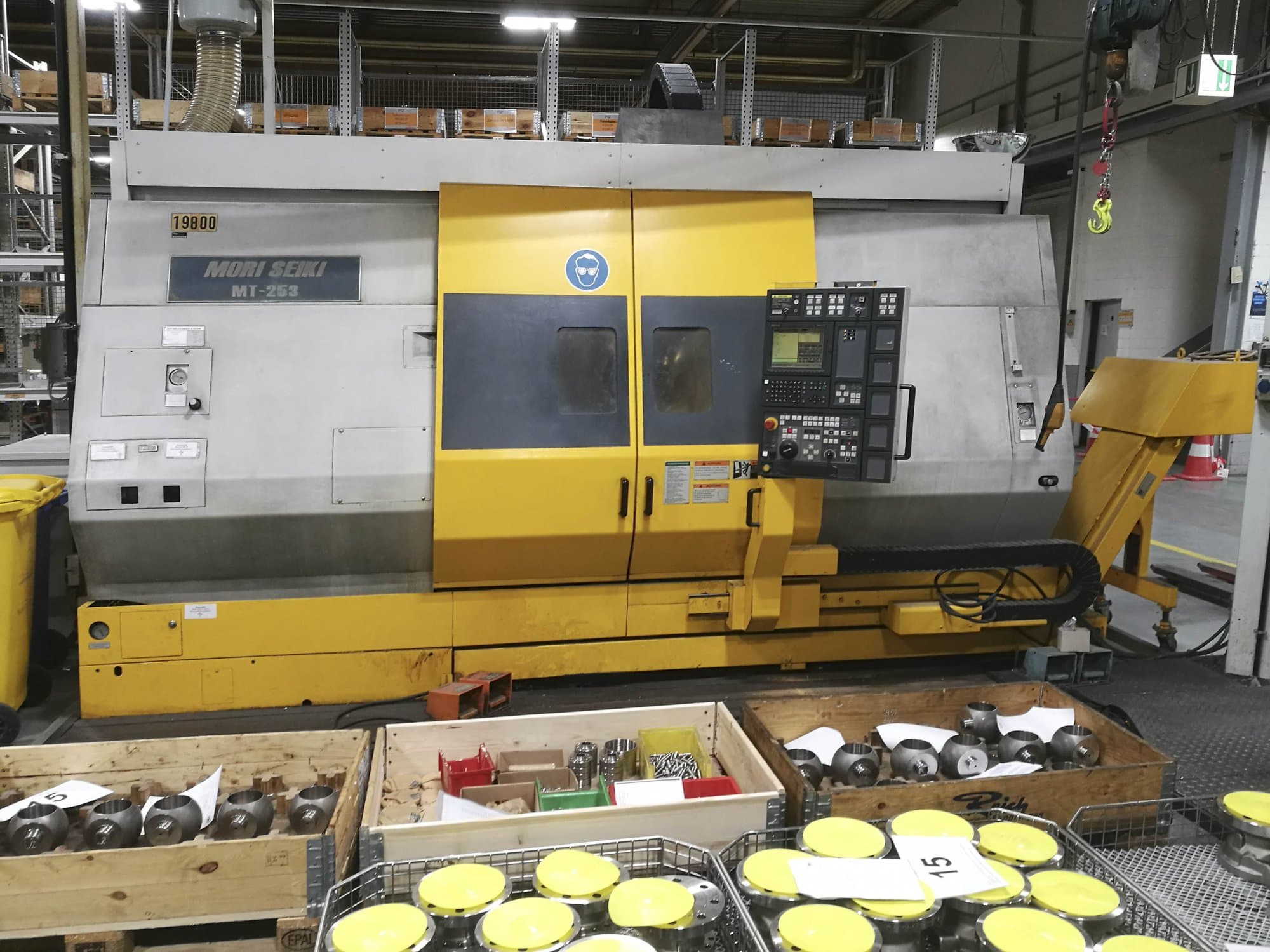Vista frontale della macchina MORI SEIKI MT-253/1000