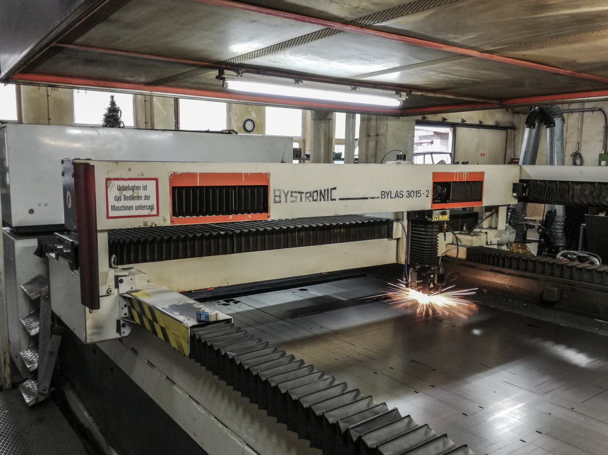 Vista lato sinistro 1 della macchina Bystronic Bylas 3015-2