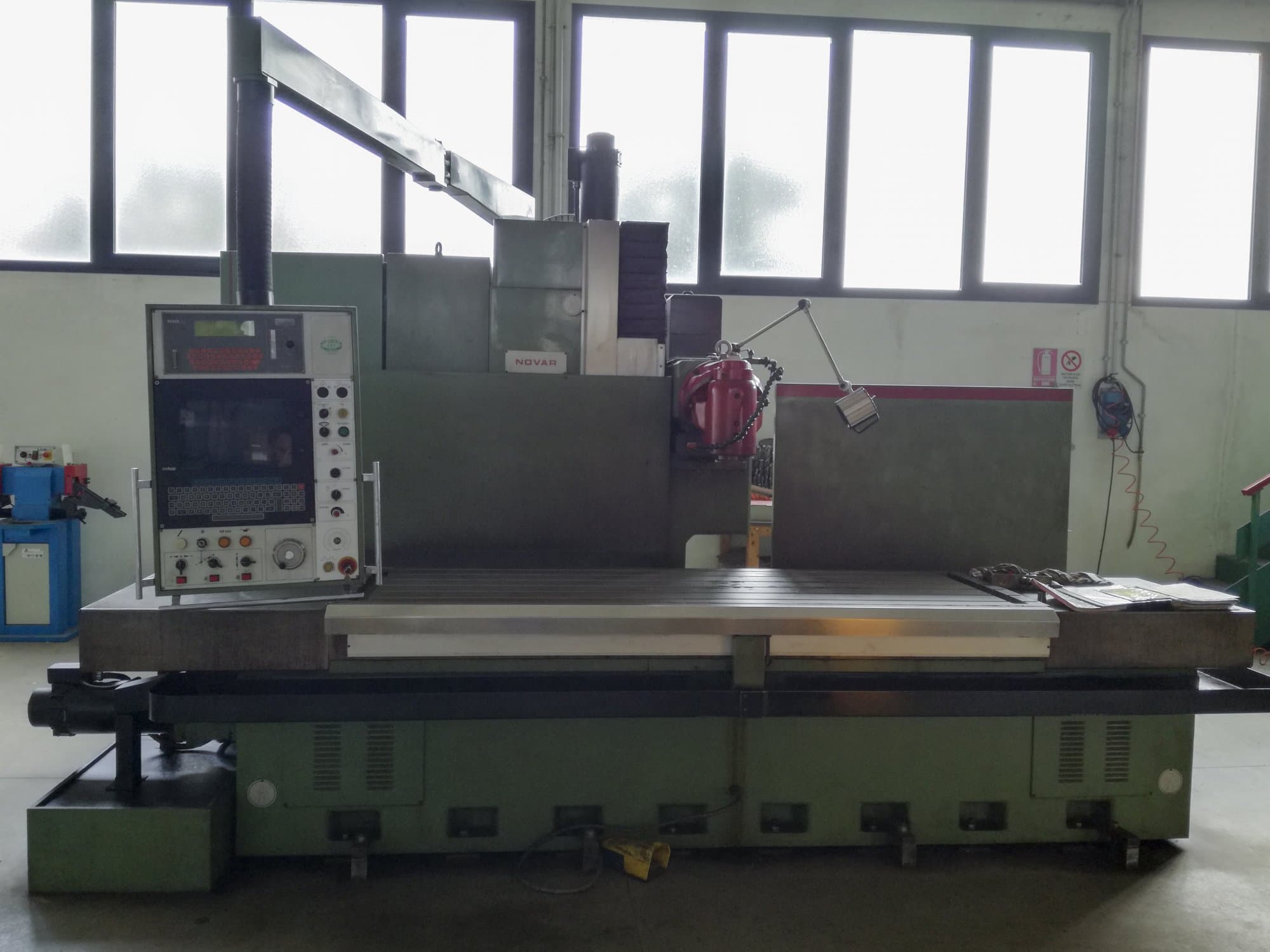 Vista frontale della macchina NOVAR KBF 2500