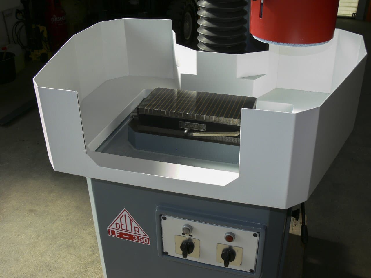 Vista frontale della macchina DELTA LF-350