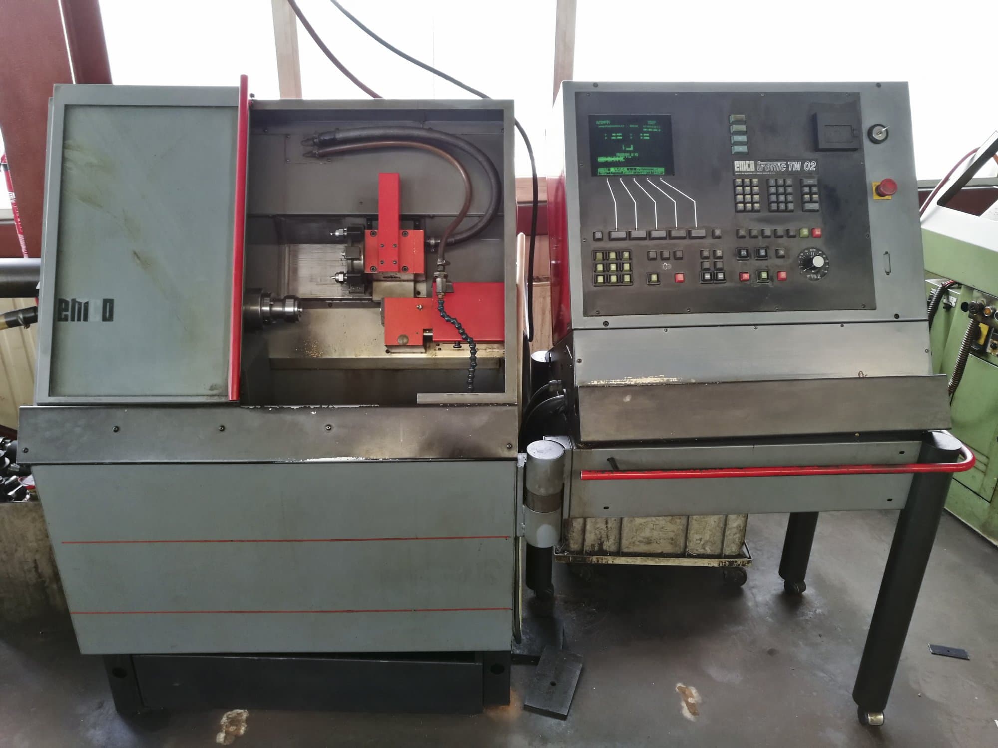 Vista frontale della macchina EMCO Emcoturn 220