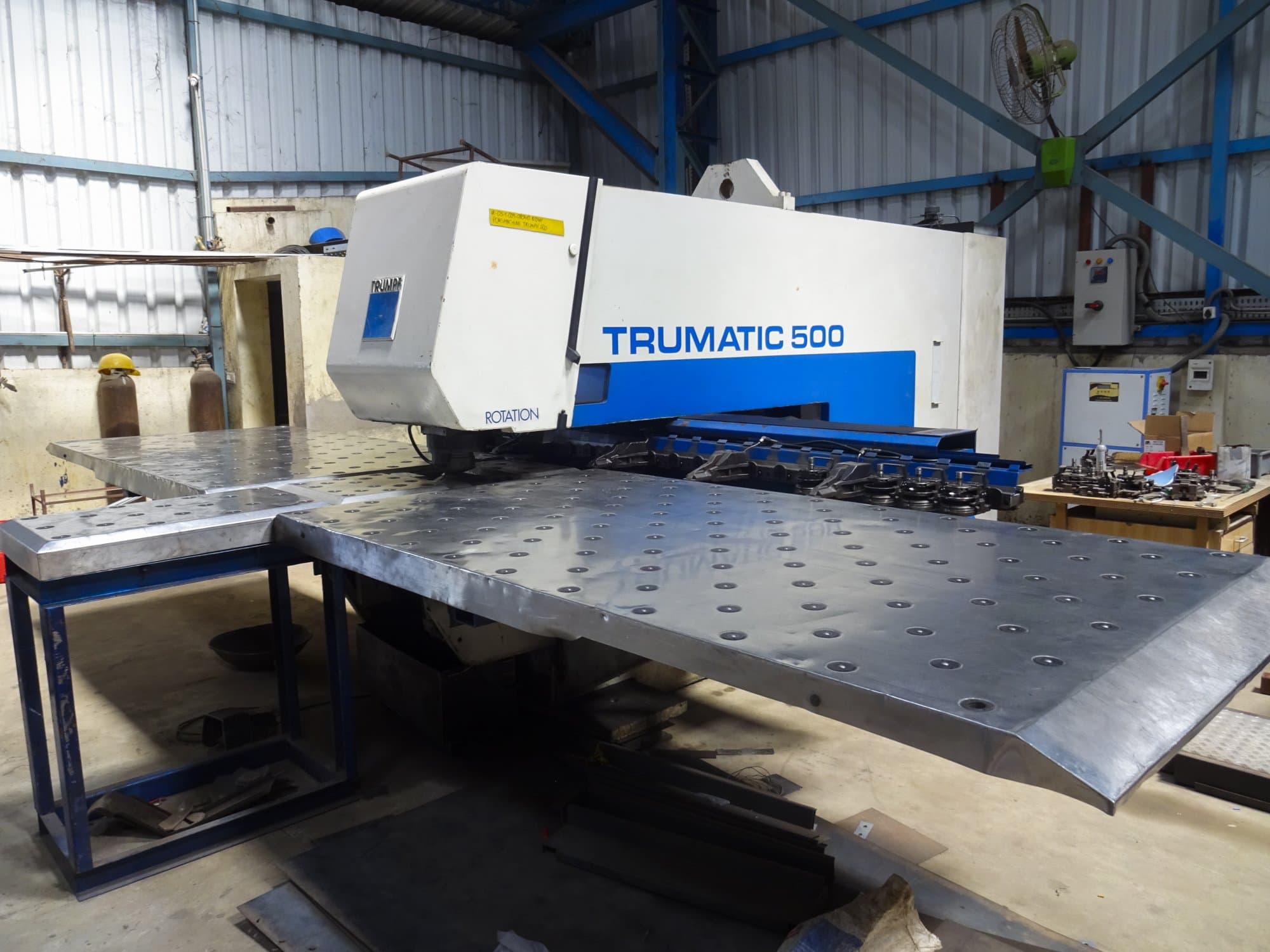 Vista lato destro della macchina Trumpf Trumatic 500
