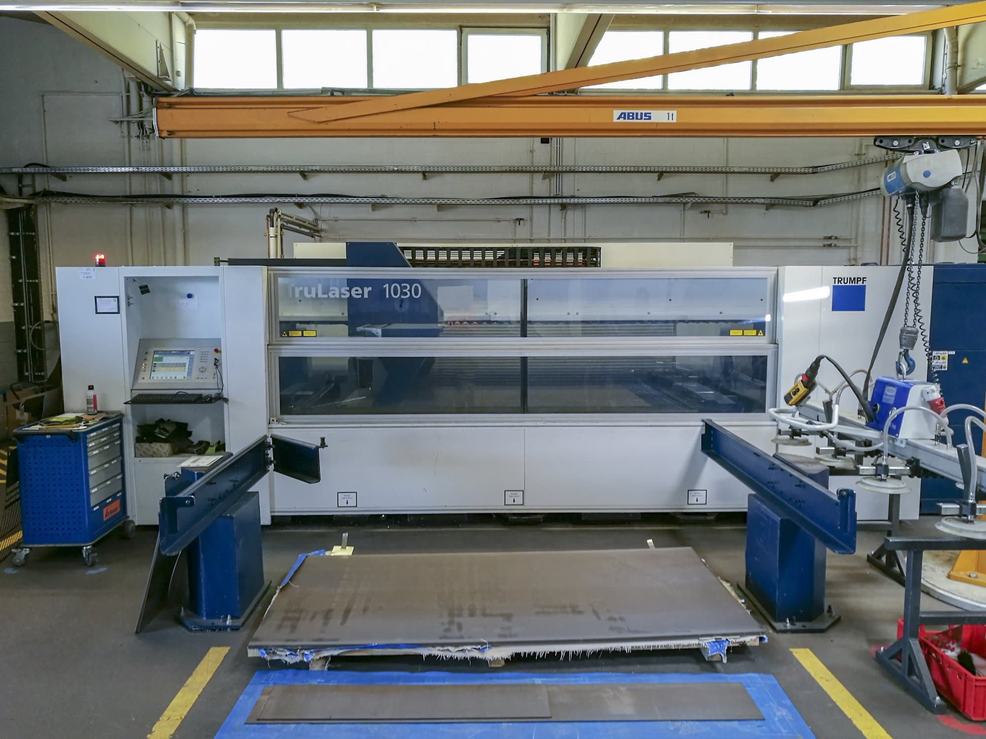 Vista frontale della macchina Trumpf TruLaser 1030 (L22)