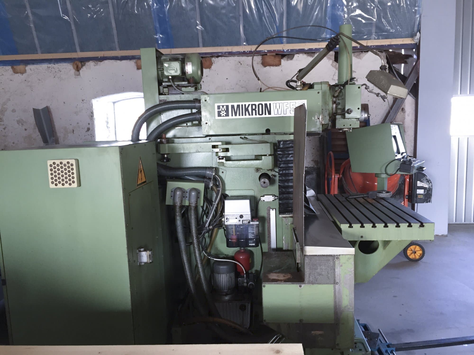 Vista frontale della macchina Mikron WF 5DCM/155