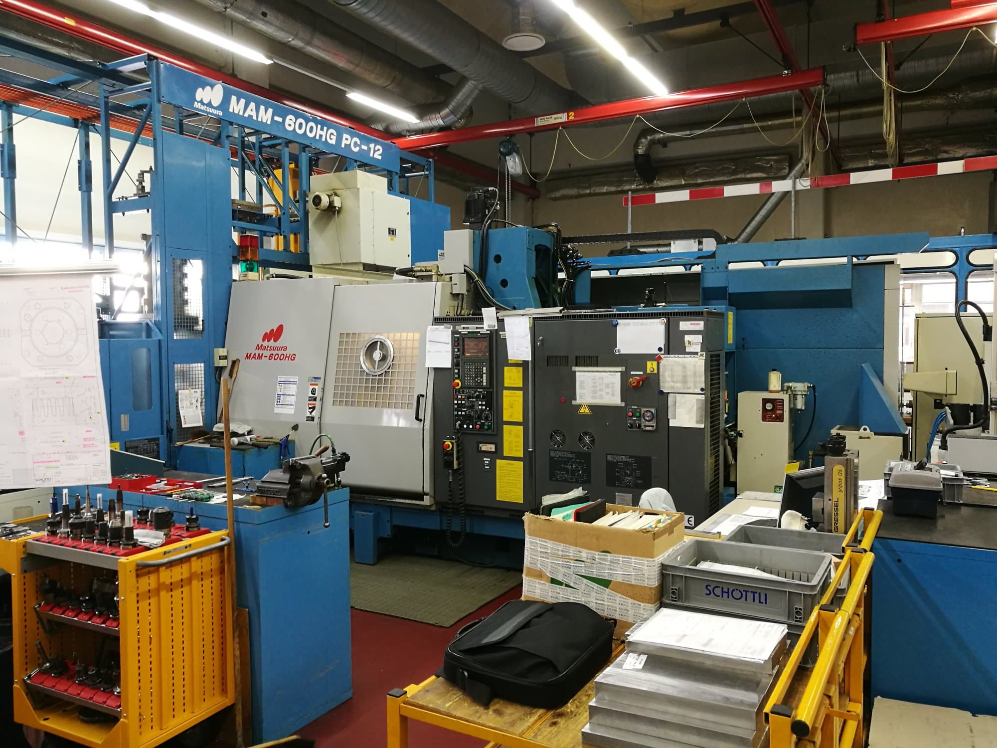 Vista frontale della macchina Matsuura MAM 600HG PC-12