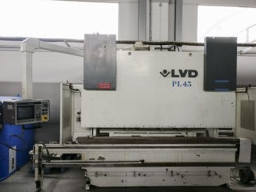 Vista frontale della macchina LVD PPEB 160-30 MNC 95