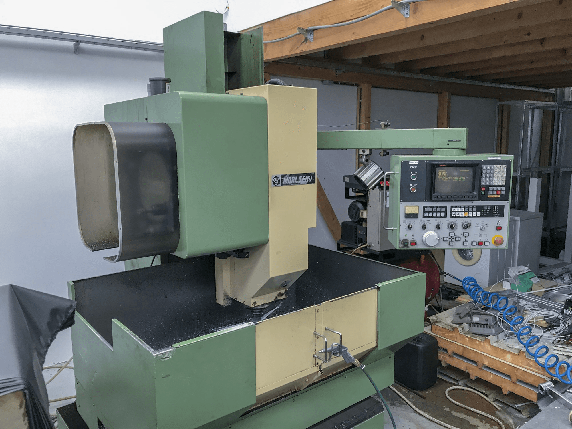 Vista lato sinistro 1 della macchina MORI SEIKI MV-Junior
