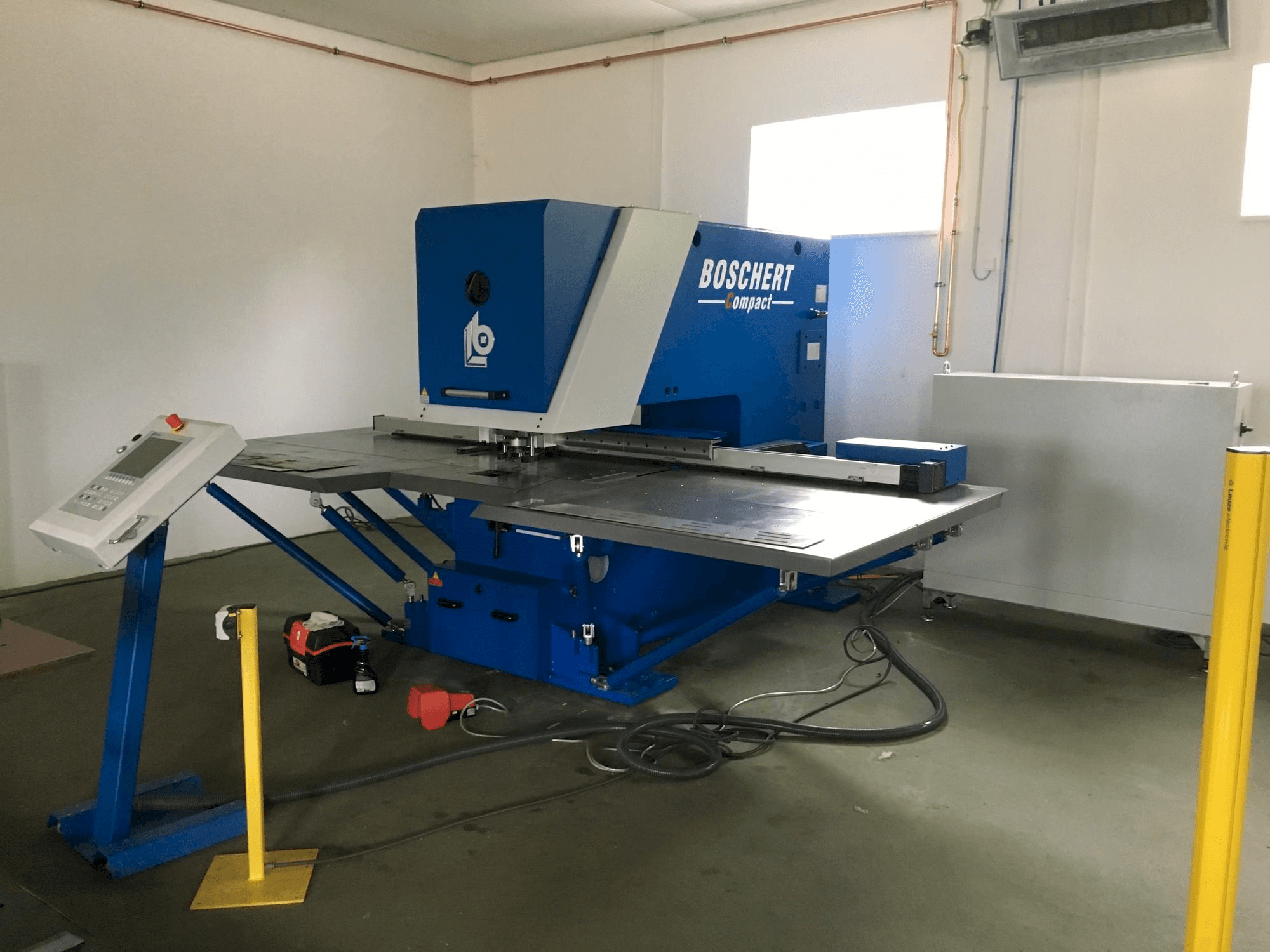 Vista frontale della macchina BOSCHERT Compact 750