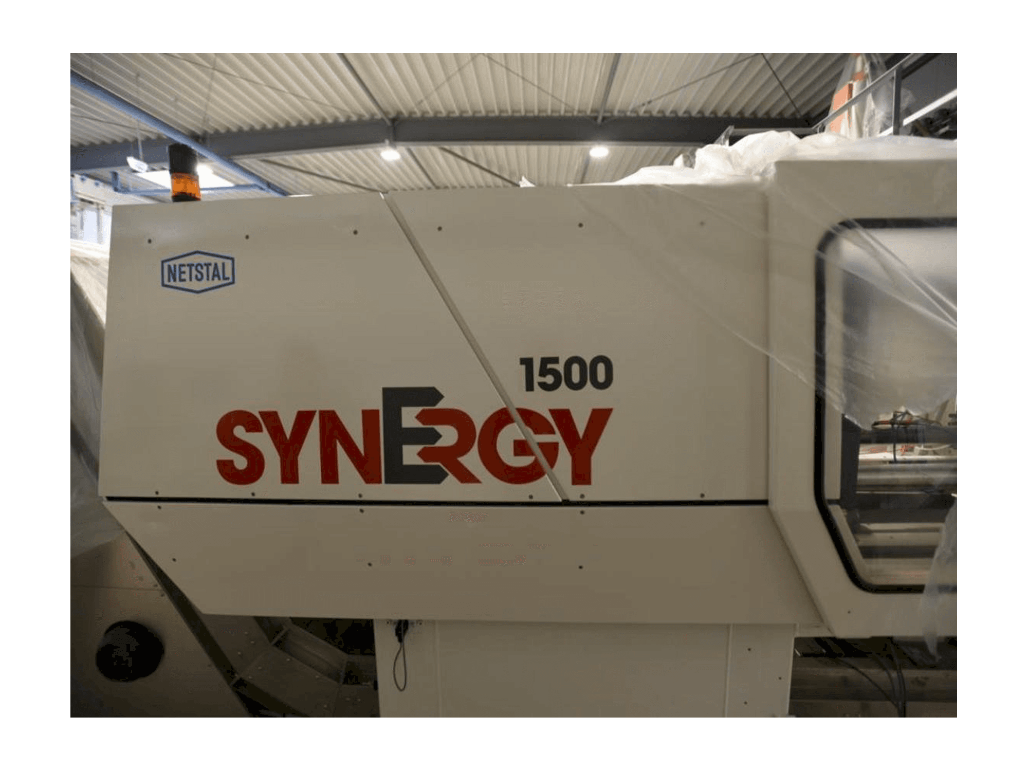Vista frontale della macchina Netstal SynErgy 1500-460