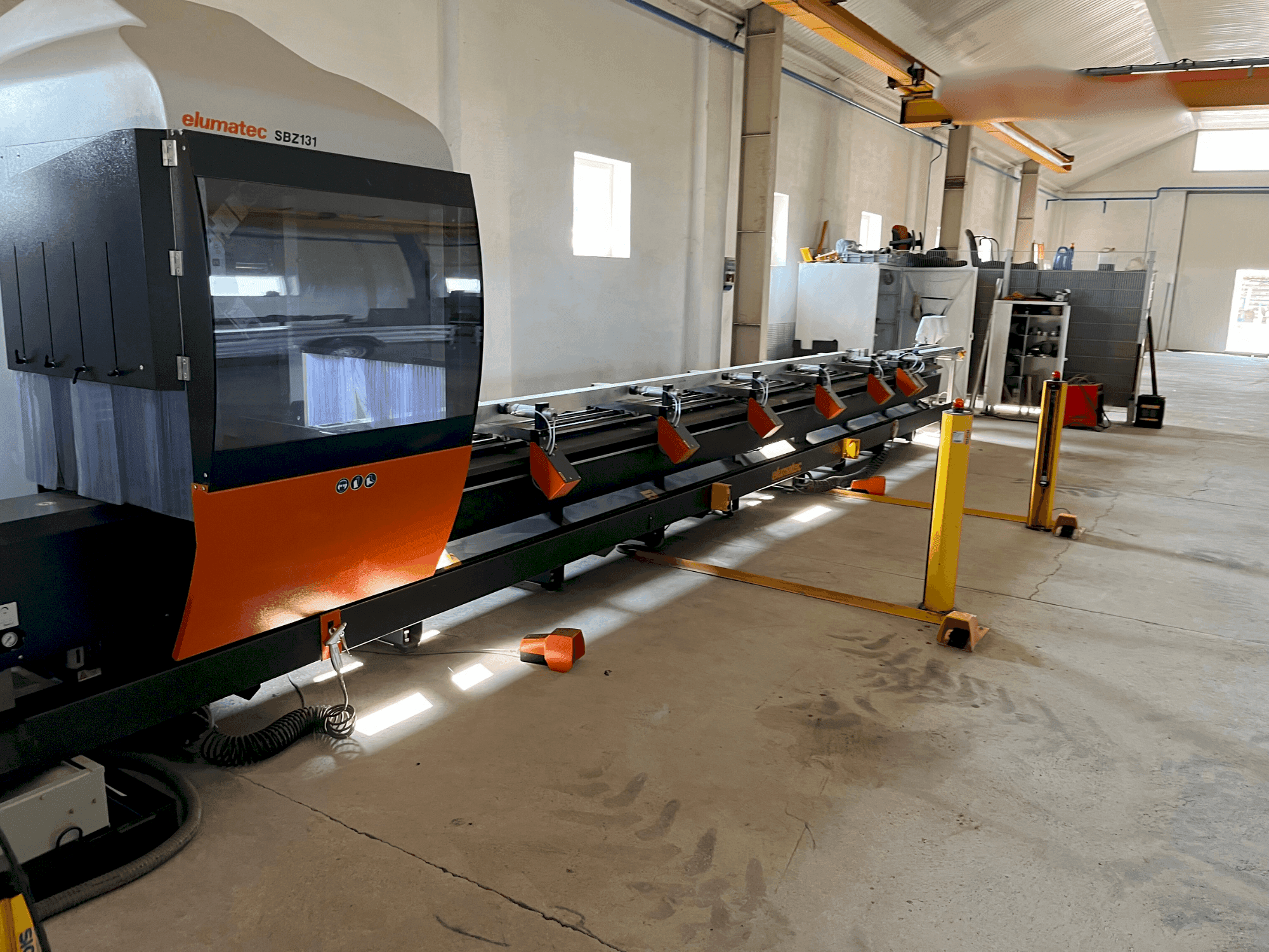 Vista frontale della macchina Elumatec SBZ 131