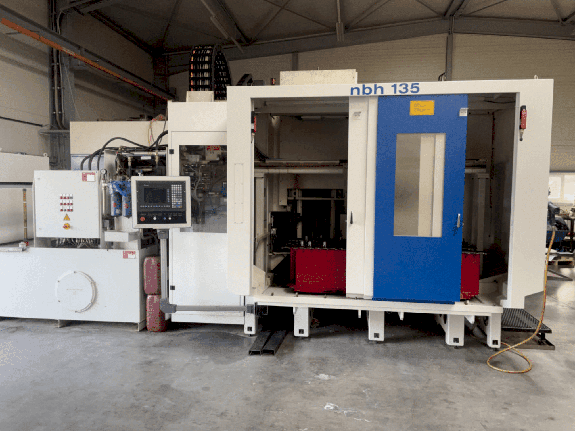 Vista frontale della macchina HULLER HILLE NBH 135 Speed