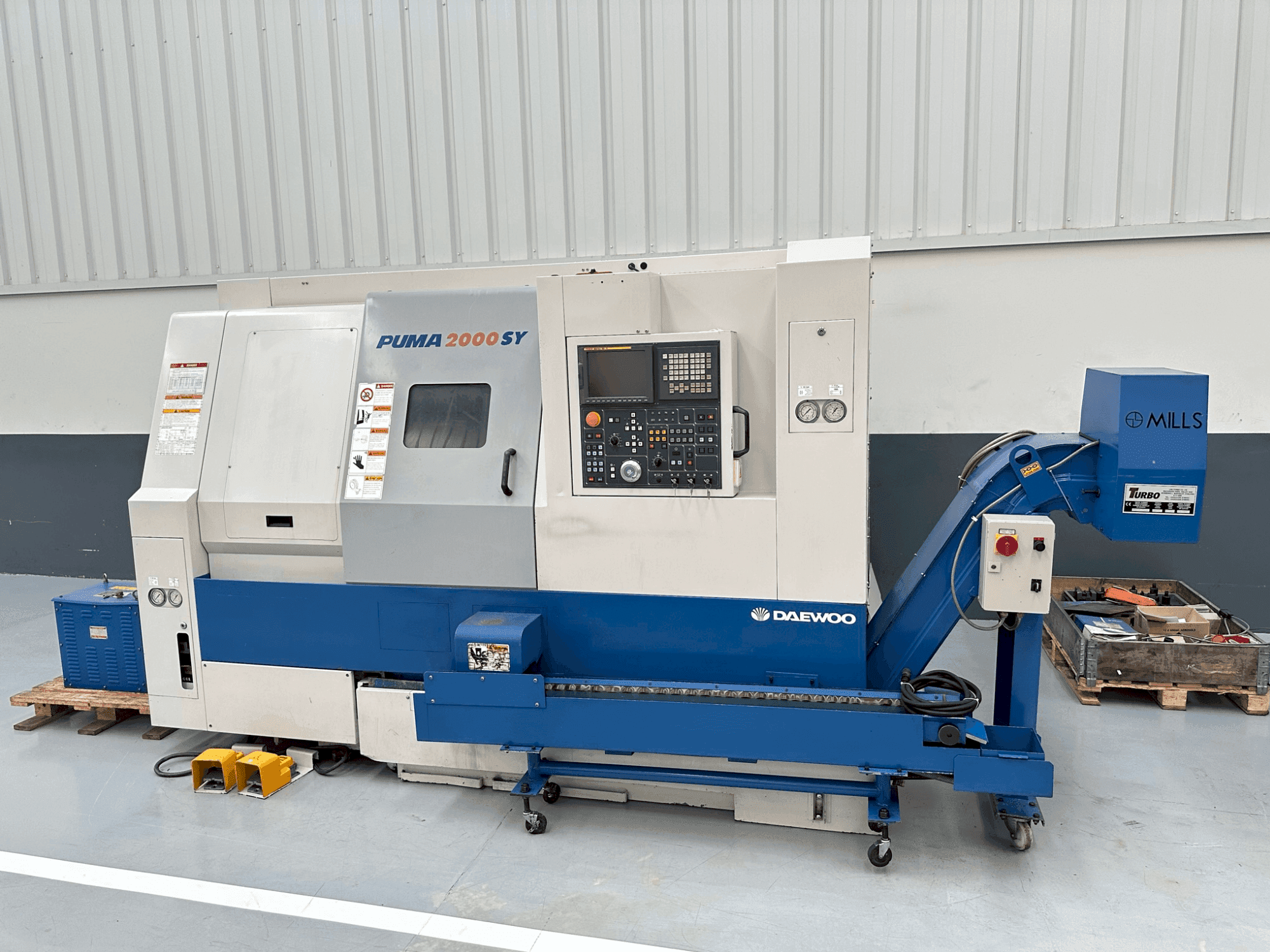 Vista frontale della macchina DAEWOO PUMA 2000 SY