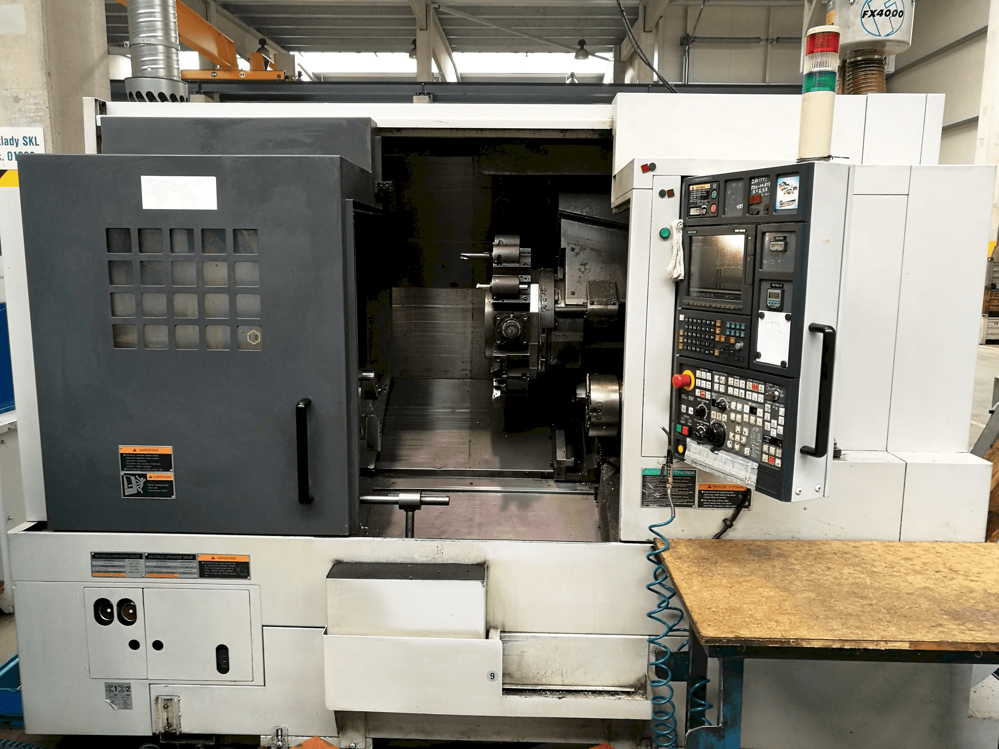 Vista frontale della macchina MORI SEIKI NL 2500 SY/700