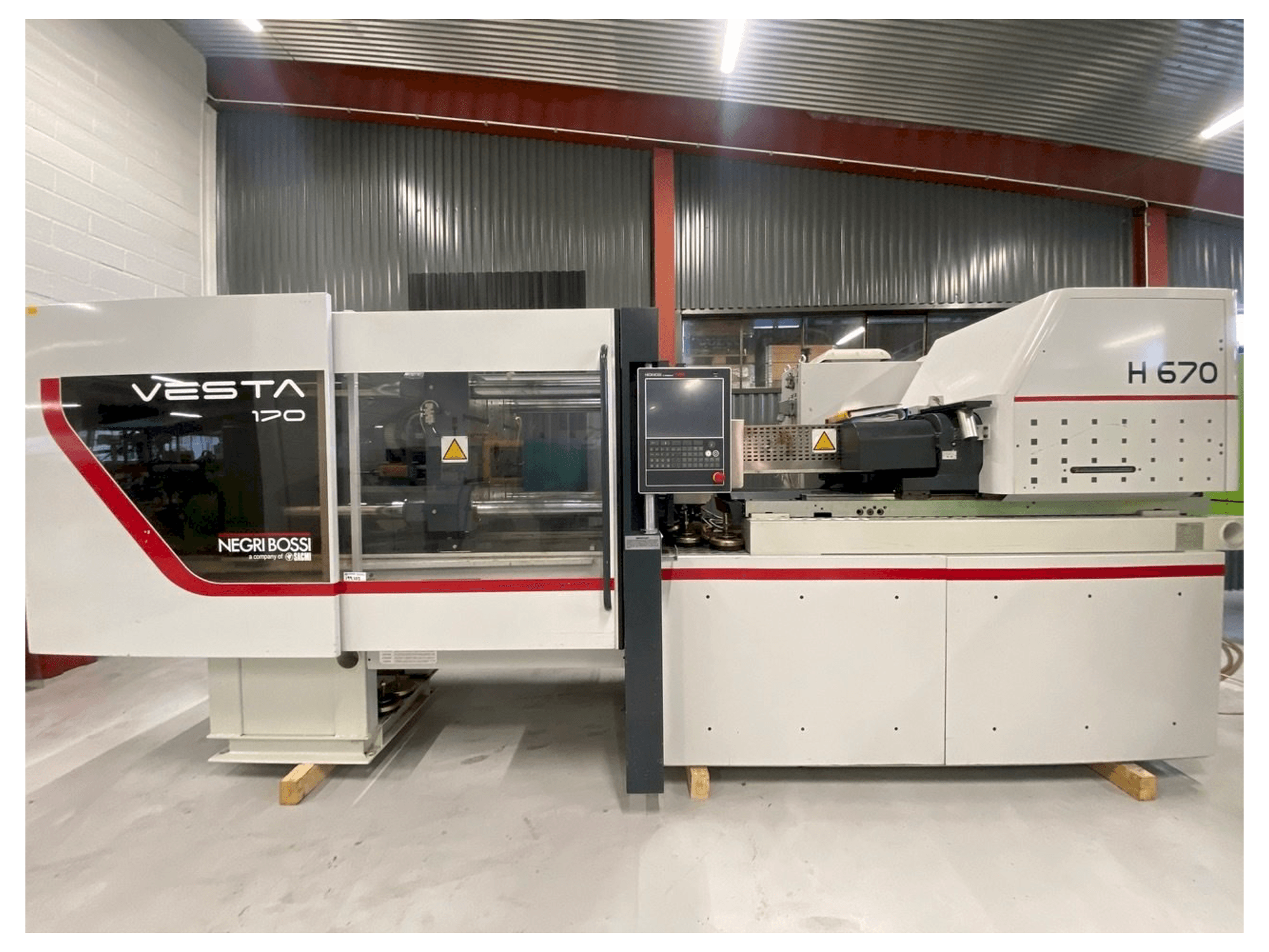 Vista frontale della macchina Negri Bossi VE170, M151