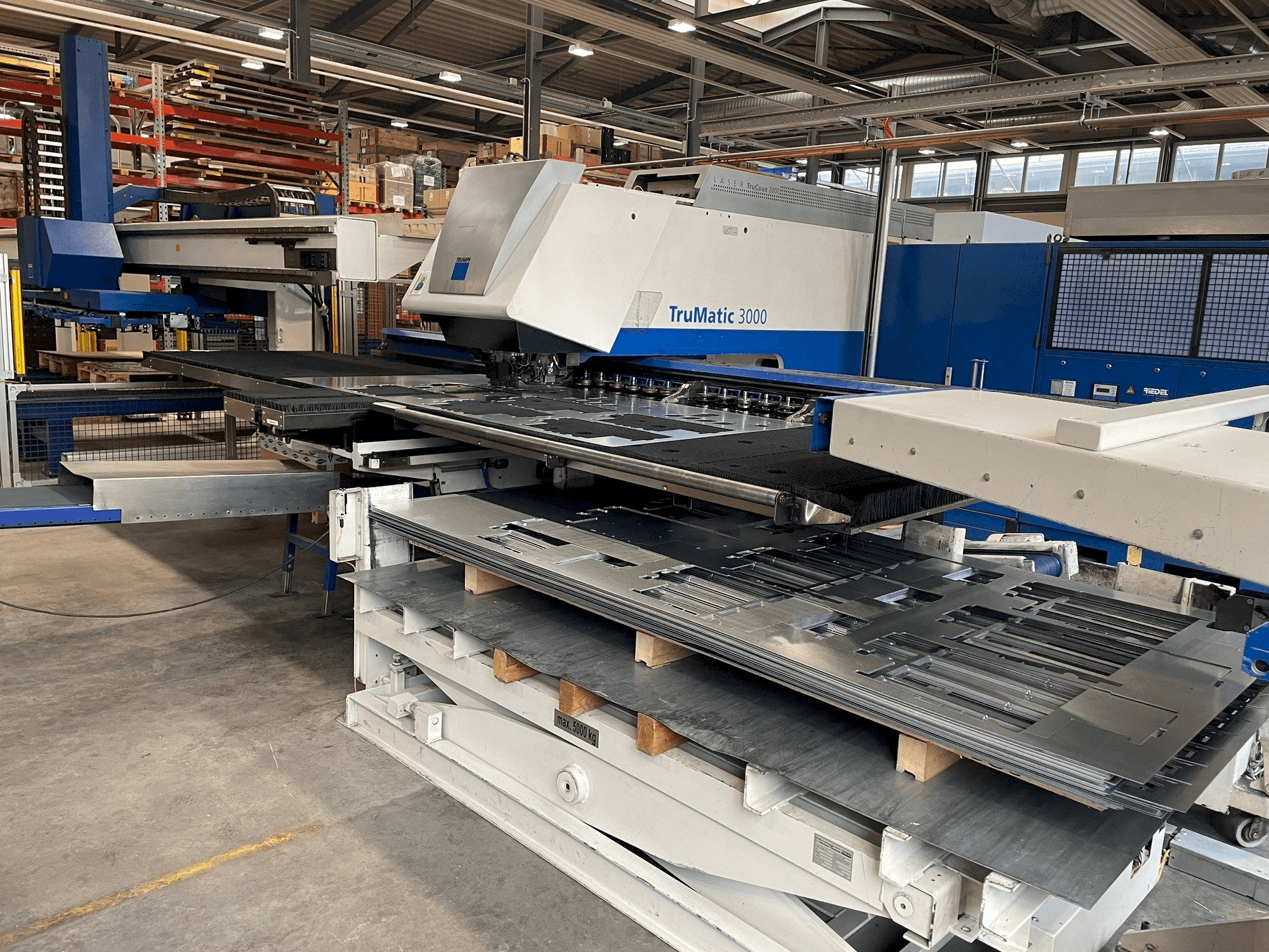 Vista frontale della macchina TRUMPF Trumatic 3000