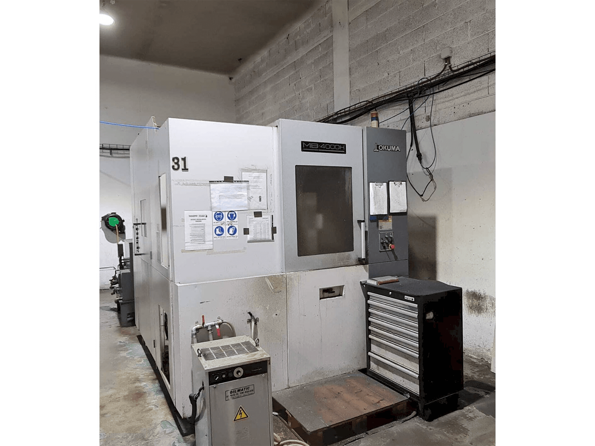 Vista frontale della macchina Okuma MB-4000H