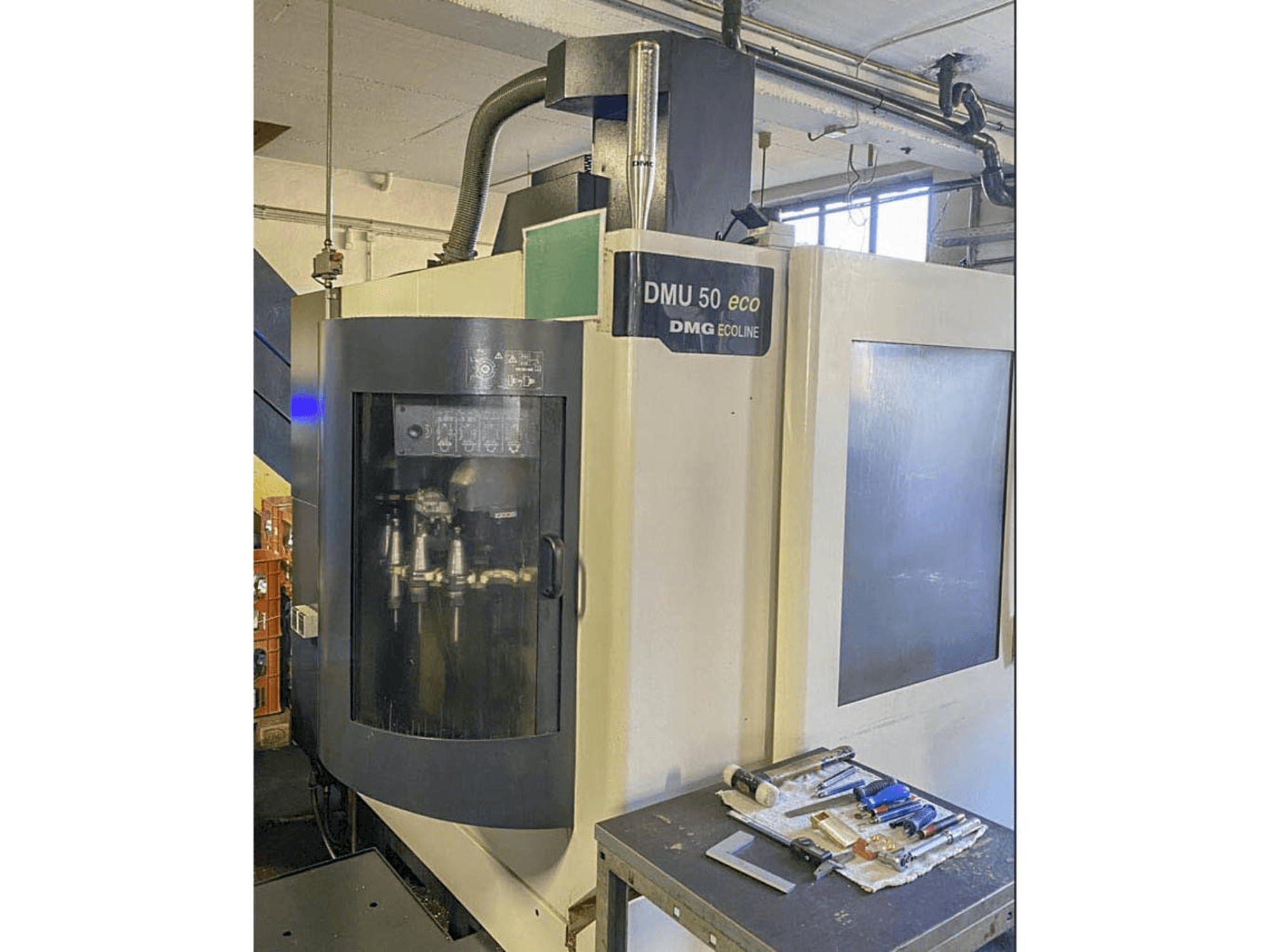 Vista frontale della macchina DMG MORI DMU 50 eco