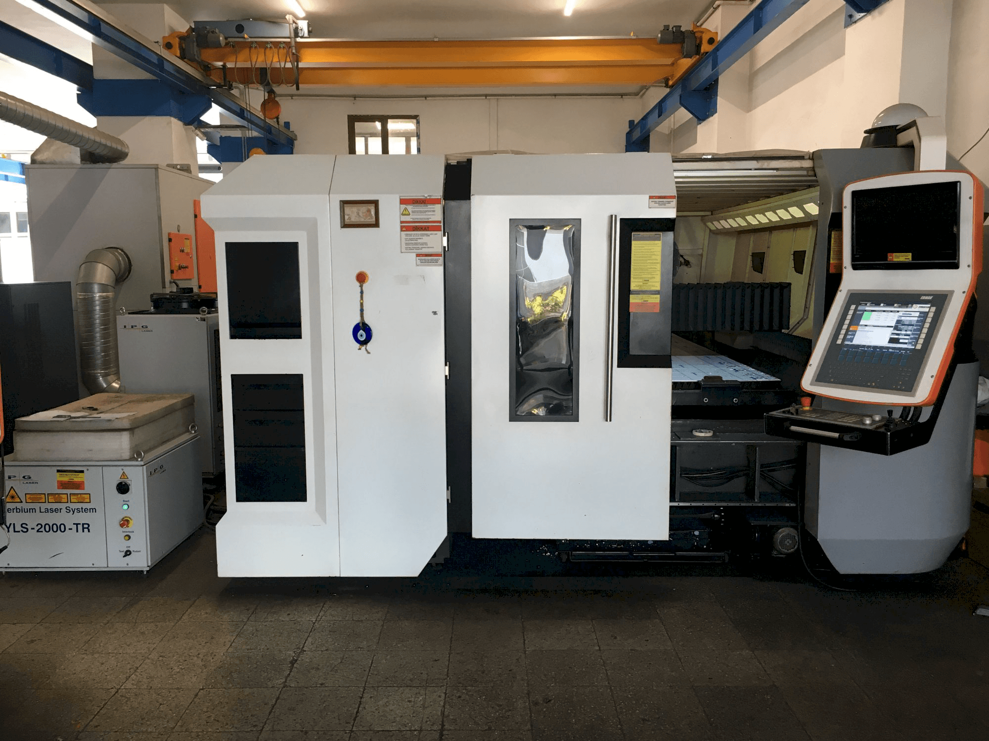 Vista frontale della macchina ERMAKSAN FIBERMAK Momentum Gen-3