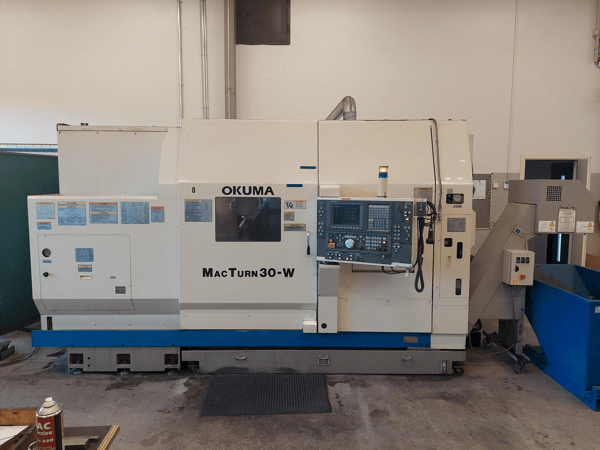 Vista frontale della macchina Okuma Macturn 30