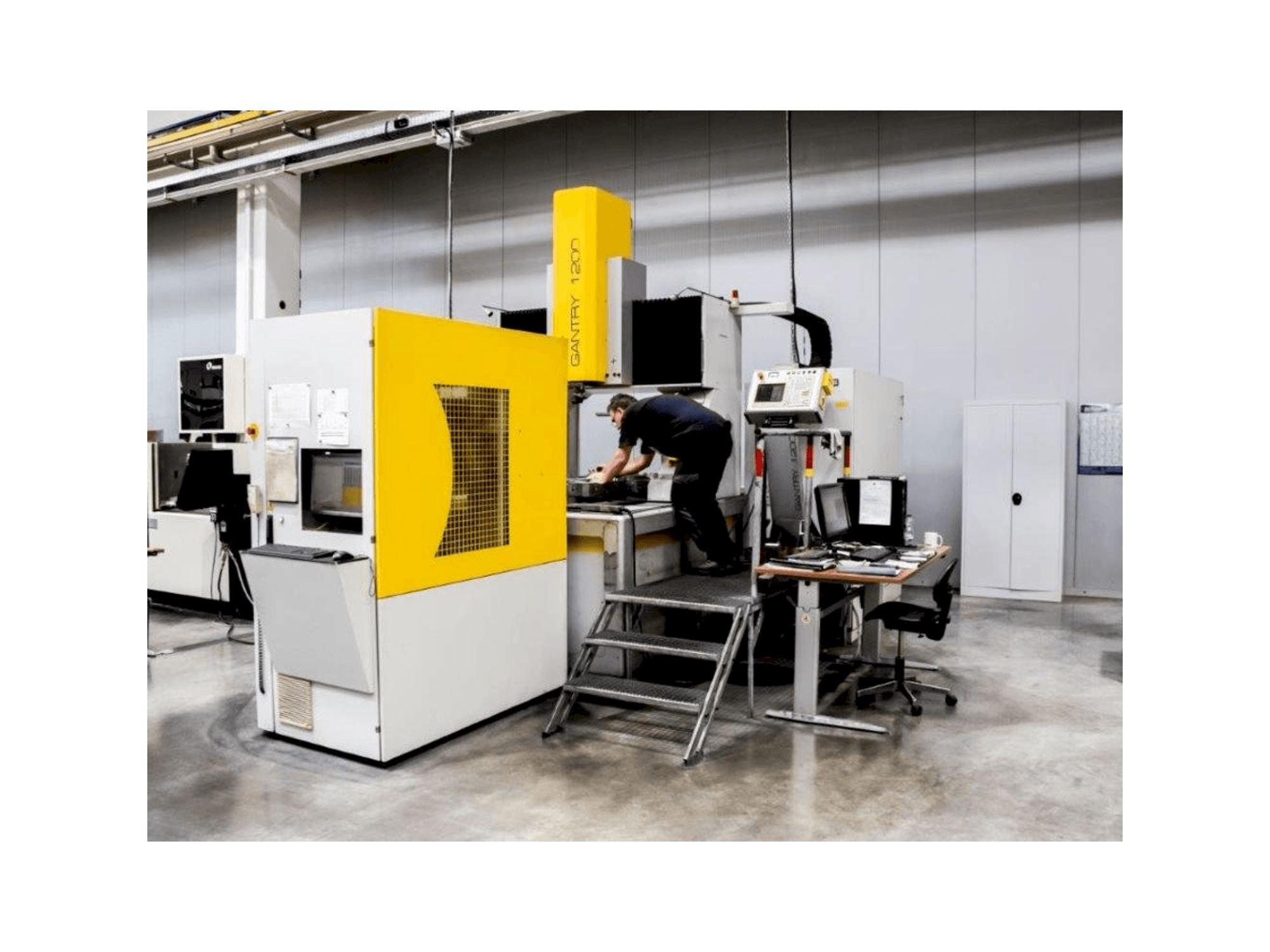 Vista frontale della macchina OPS-INGERSOLL Gantry 1200