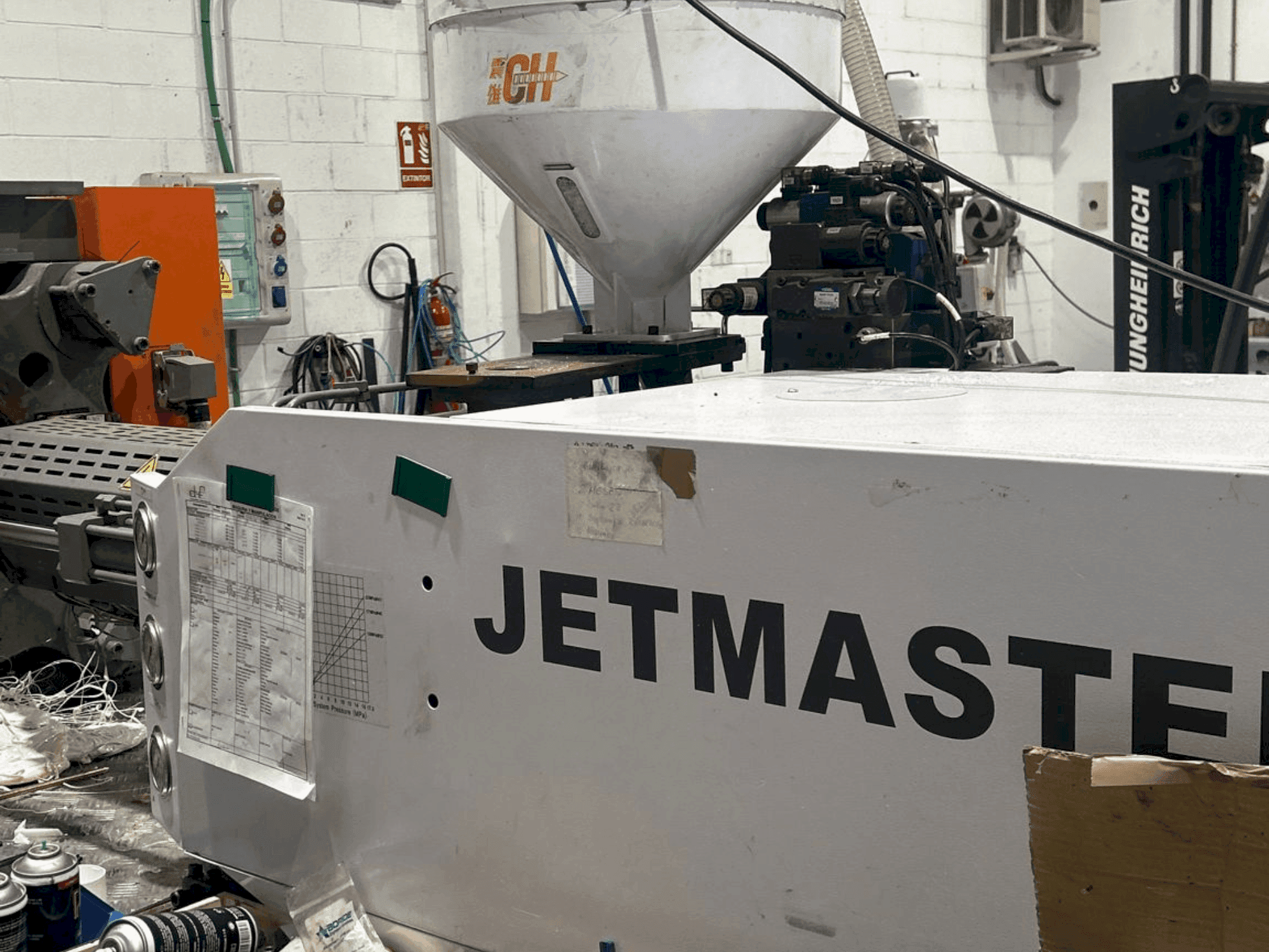 Vista frontale della macchina CHEN HSONG JM160-MK6e