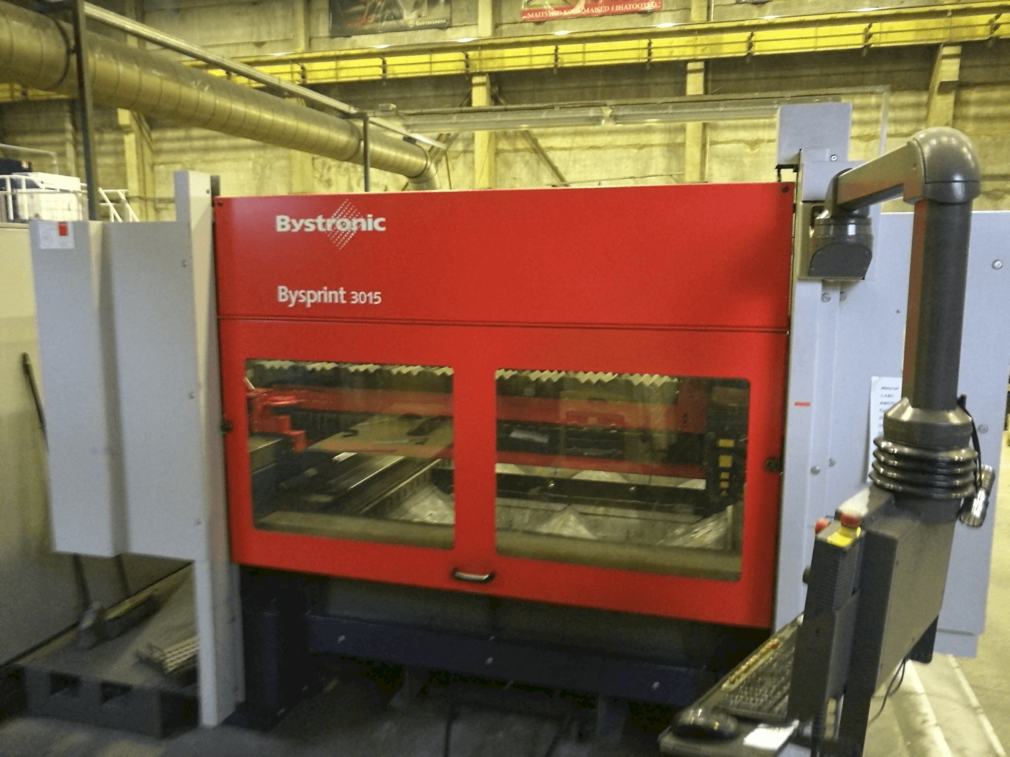 Vista frontale della macchina Bystronic Bysprint 3015