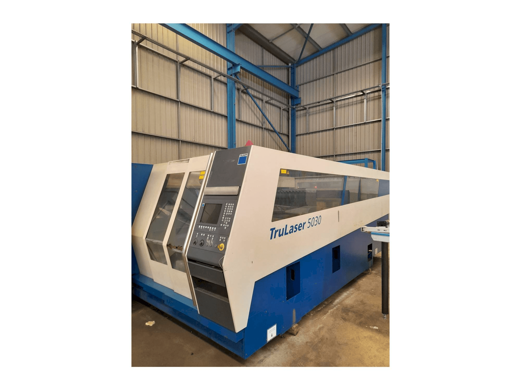 Vista frontale della macchina Trumpf Trulaser 5030