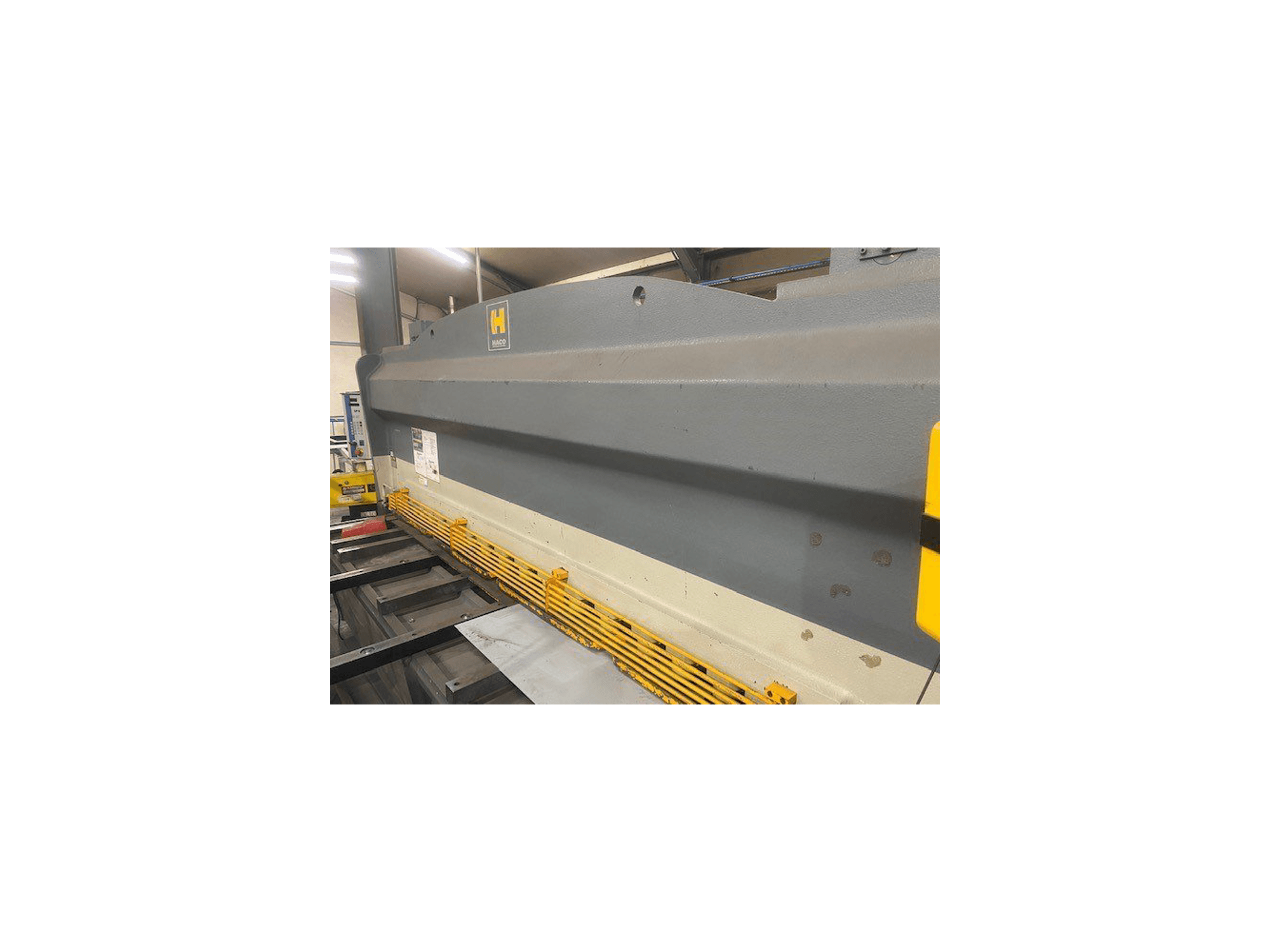 Vista frontale della macchina HACO HSL