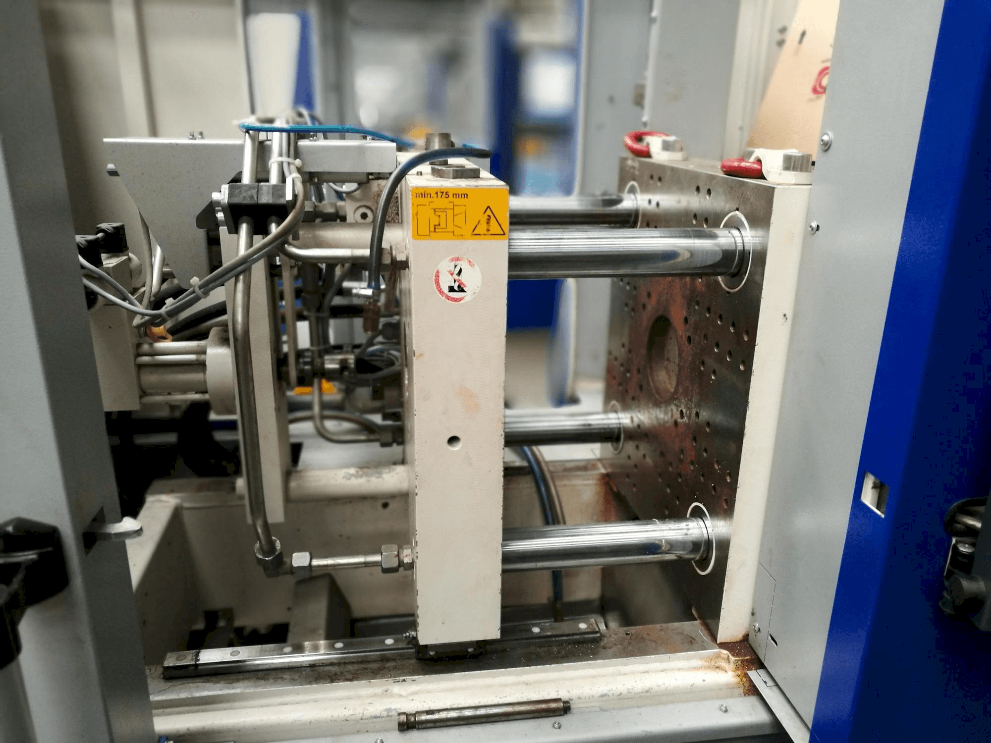 Vista frontale della macchina Krauss Maffei KM 35-55 CX