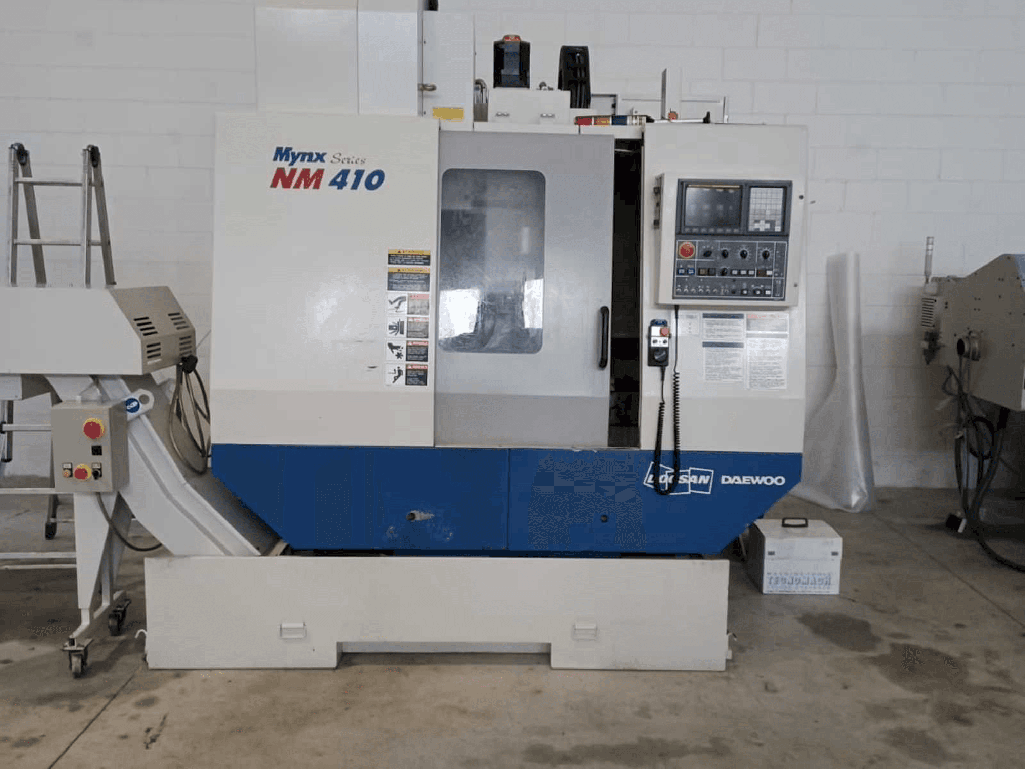 Vista frontale della macchina Doosan Mynx NM 410