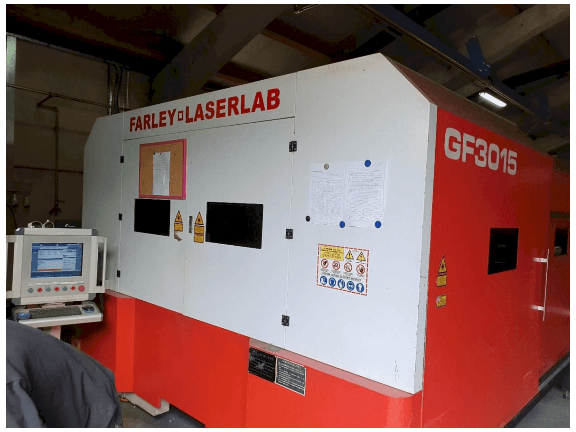 Vista frontale della macchina Farley Laserlab Ht Gf 3015 Fiber