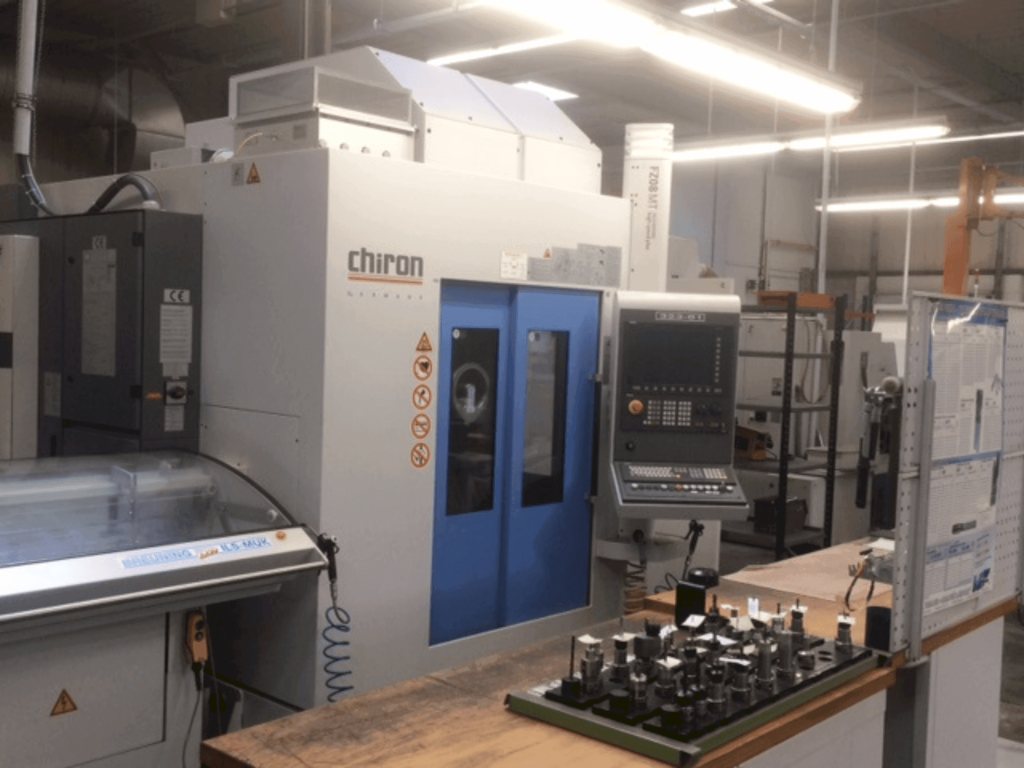 Vista frontale della macchina CHIRON FZ08 MT (2011)