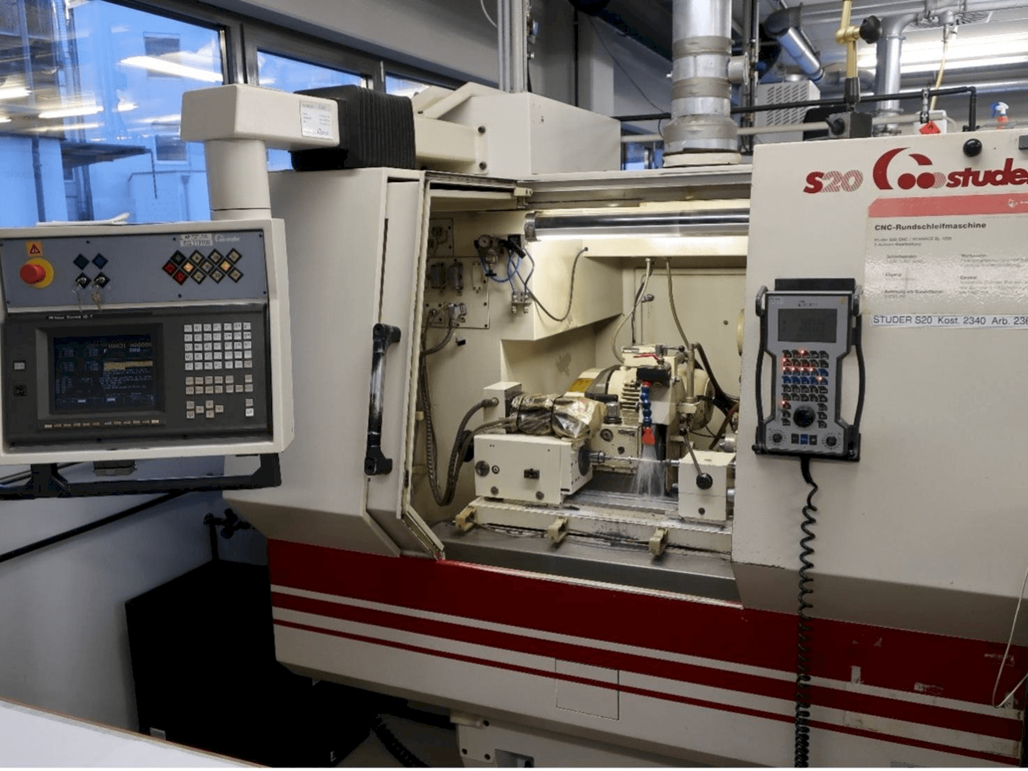 Vista frontale della macchina STUDER S20-CNC