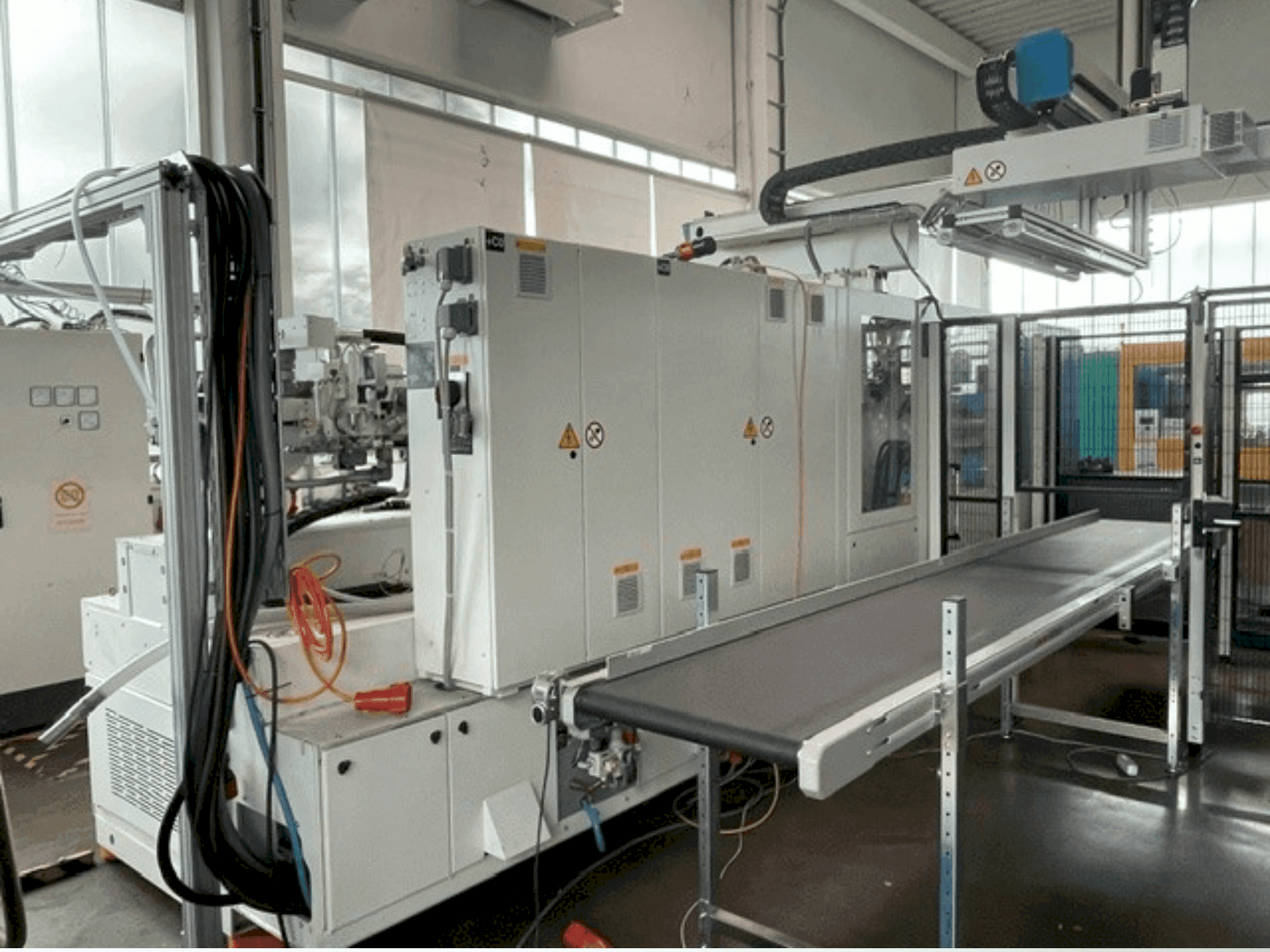 Vista frontale della macchina Krauss Maffei 300-1400 CX MC6