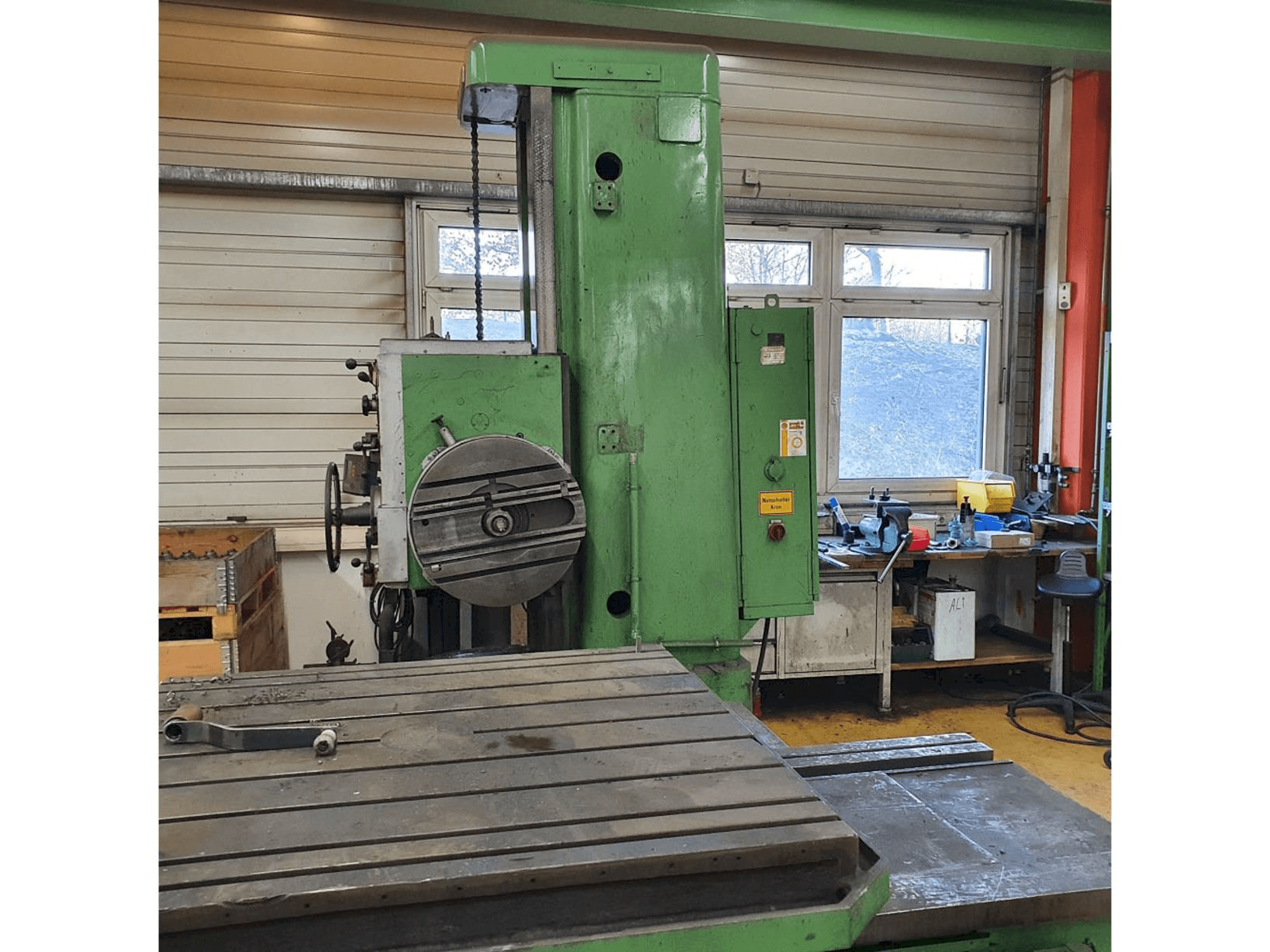 Vista frontale della macchina TOS Bohrwerk W 100