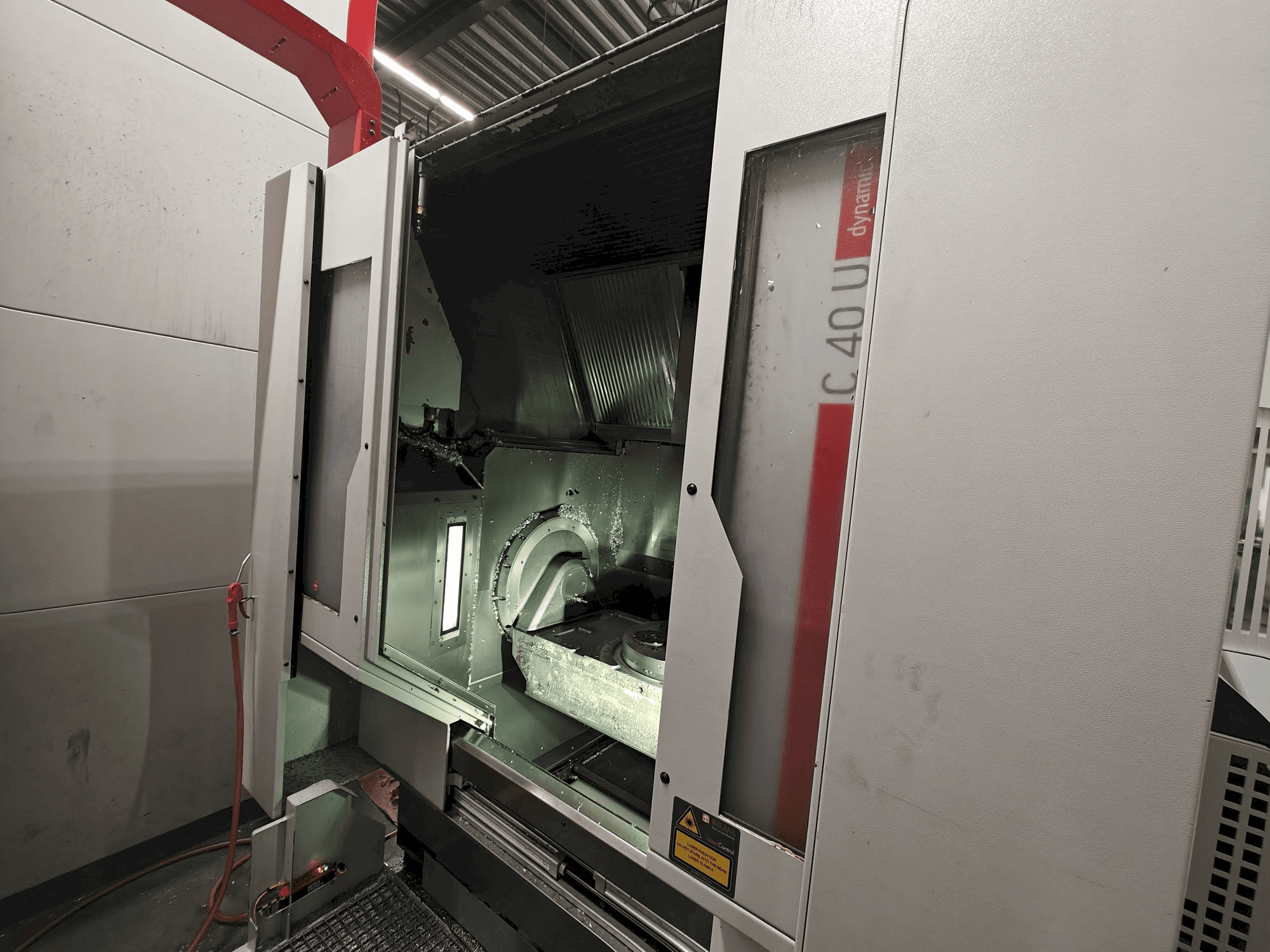 Vista frontale della macchina HERMLE C 40 U