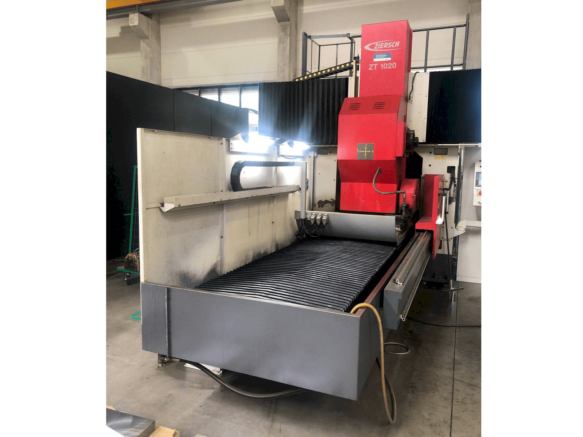 Vista frontale della macchina Ziersch ZT 1020