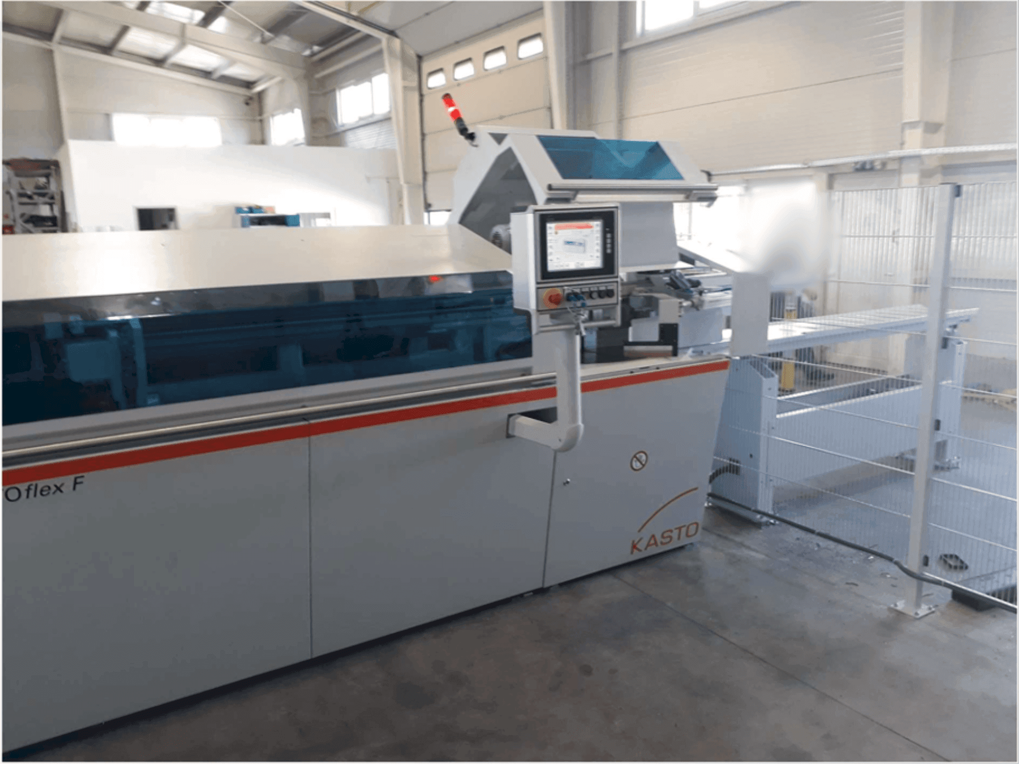 Vista frontale della macchina KASTO flex F