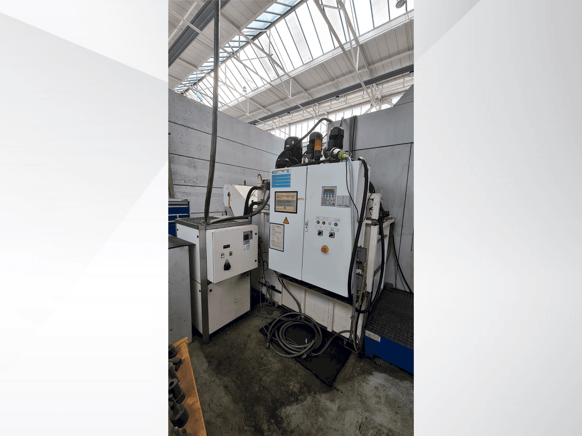 Vista frontale della macchina OSG EX-CELL-O XS425