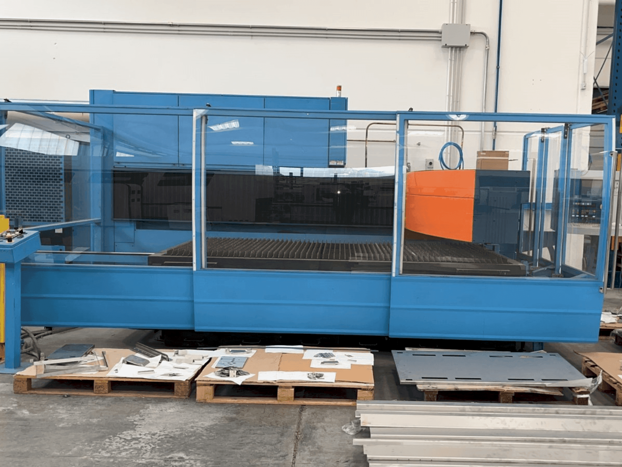 Vista frontale della macchina Prima Industrie Platino 1530 PL 9000