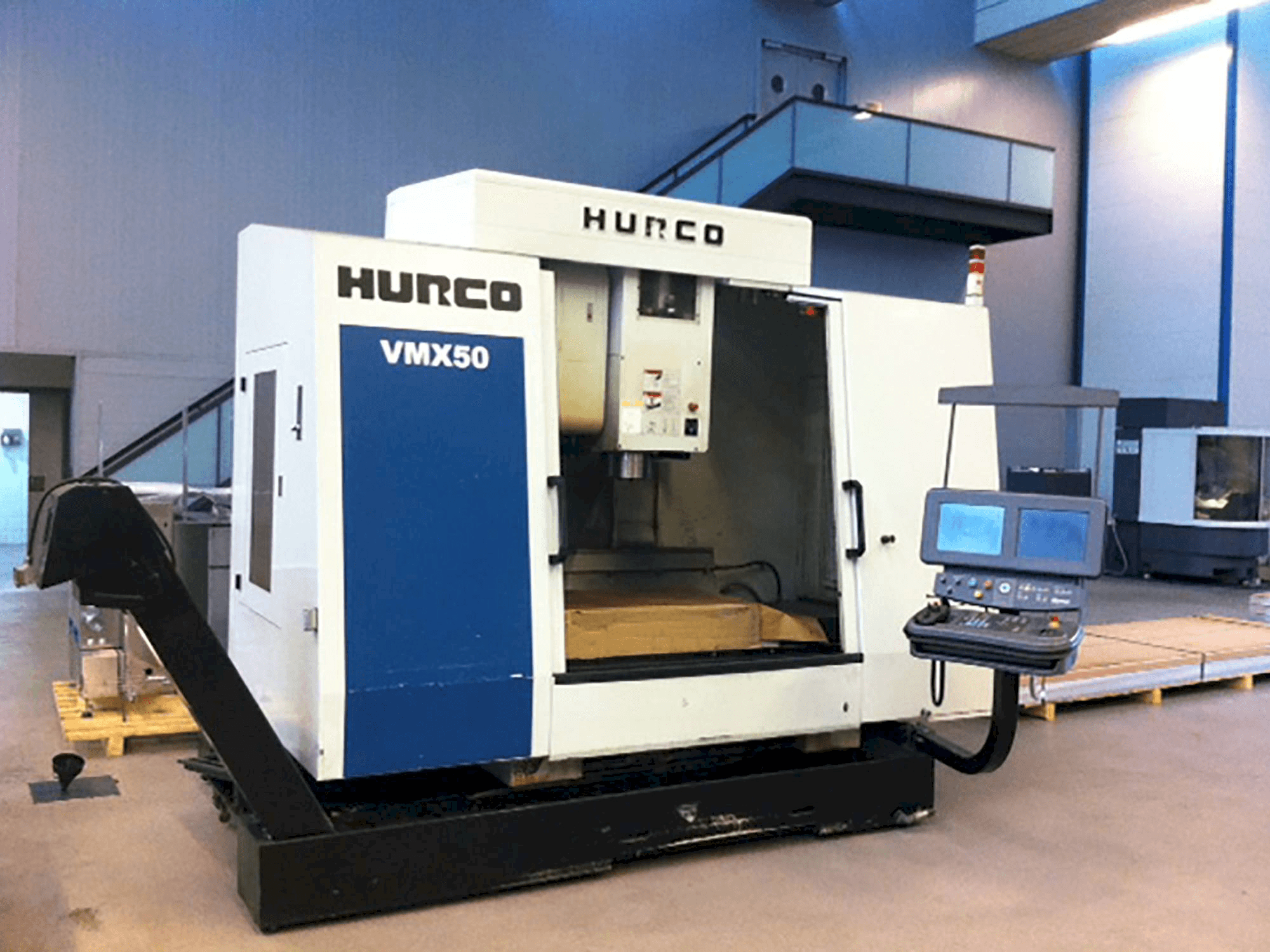 Vista frontale della macchina Hurco VMX 50/40T