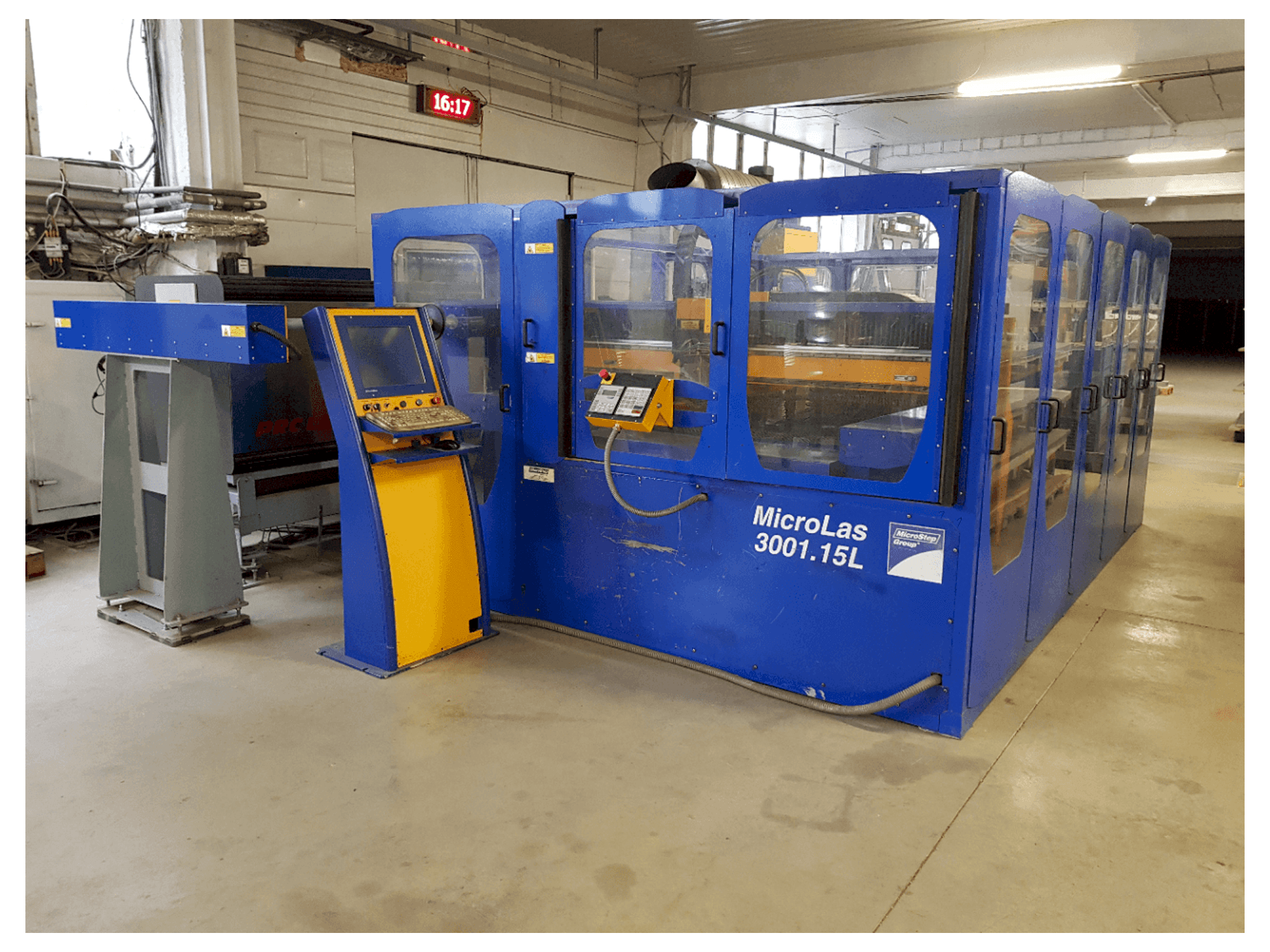 Vista frontale della macchina MicroStep MicroLas 3001.15L