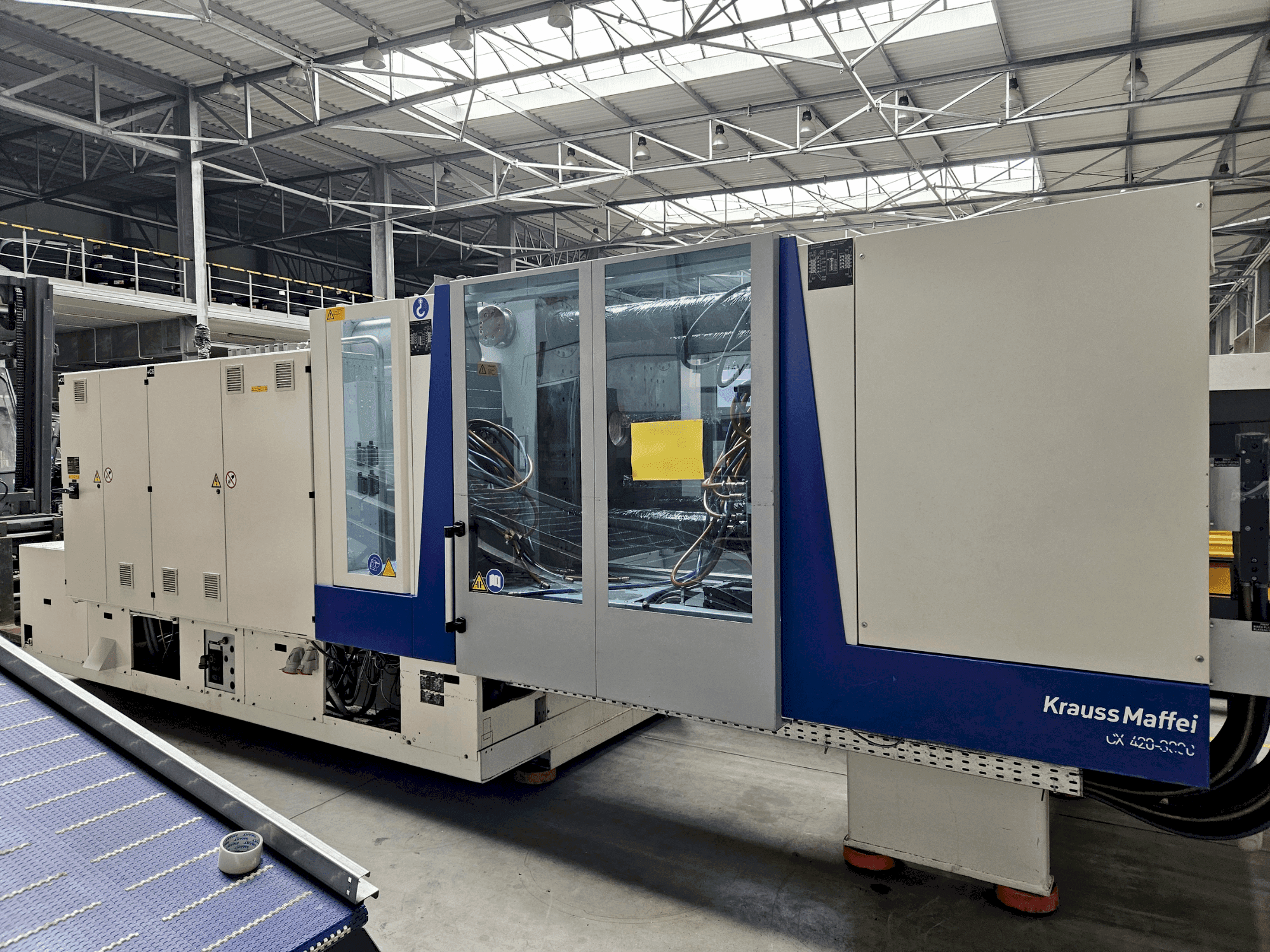 Vista frontale della macchina Krauss Maffei 420-3000 CX