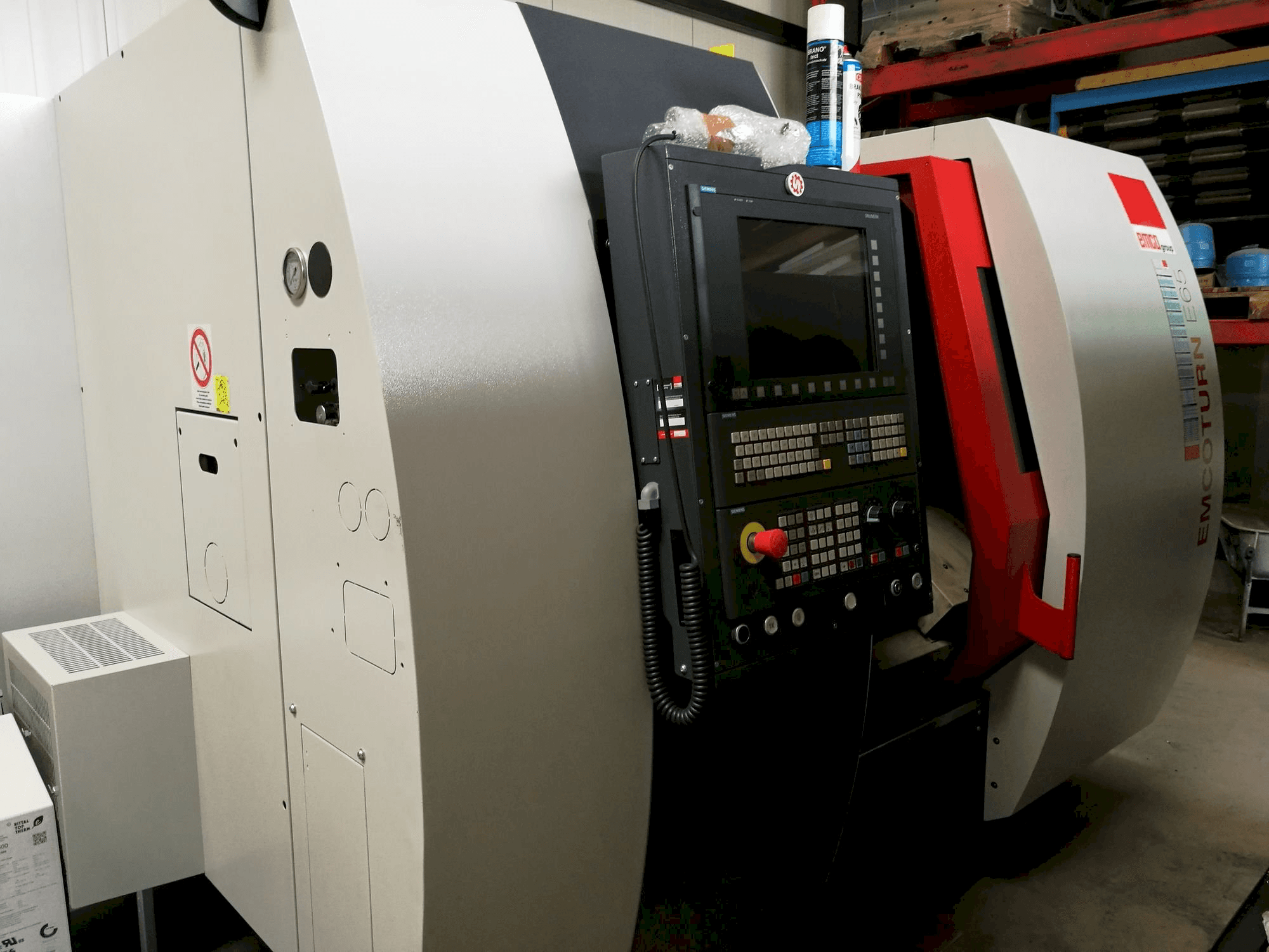 Vista frontale della macchina EMCO Emcoturn E65