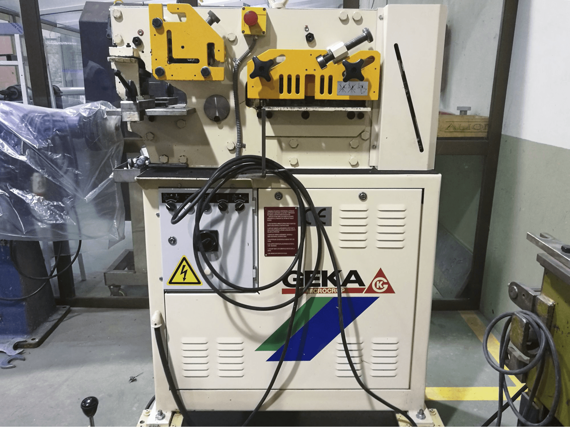 Vista frontale 1 della macchina GEKA MICROCROP