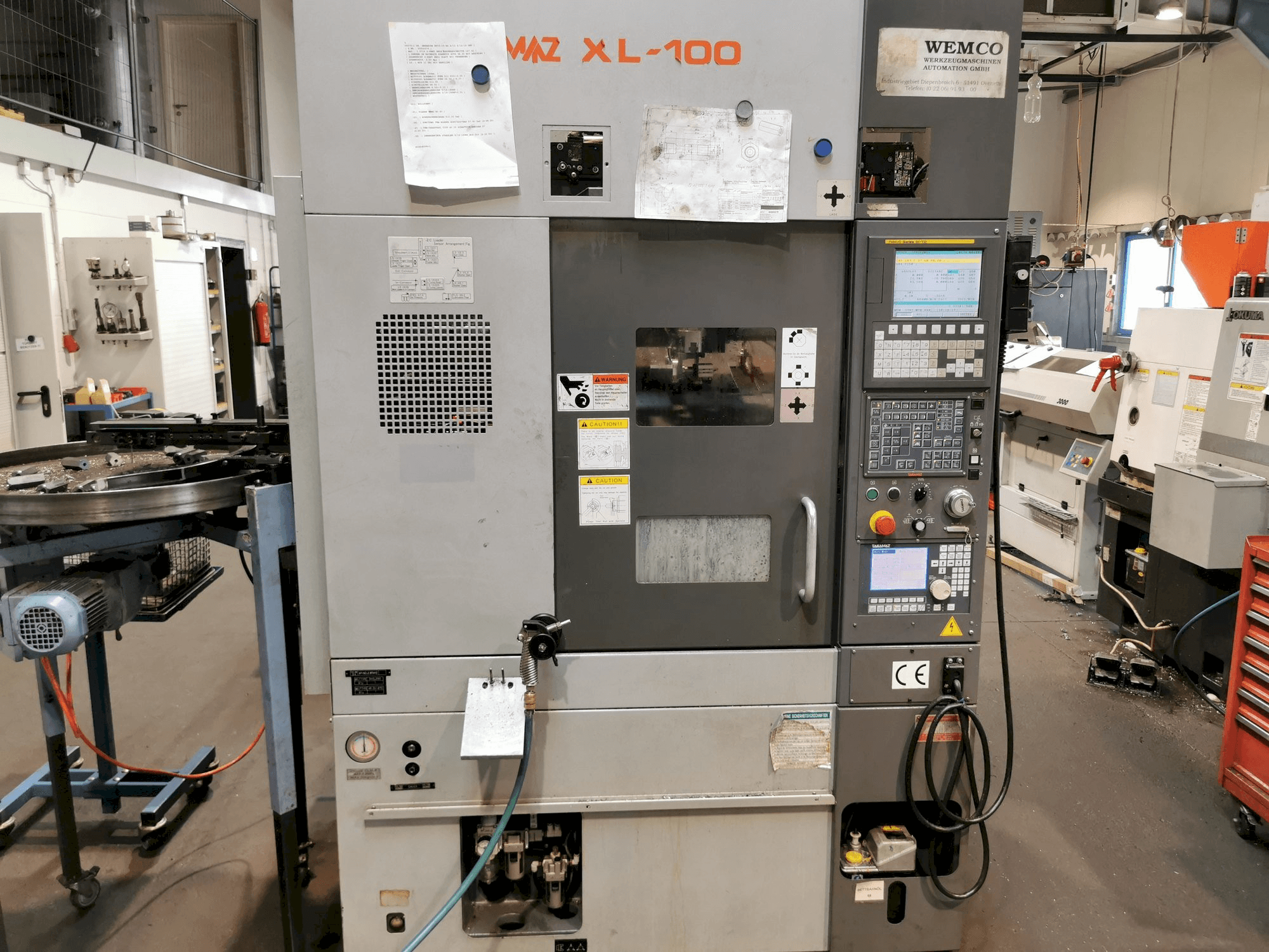 Vista frontale della macchina Takamaz XL100