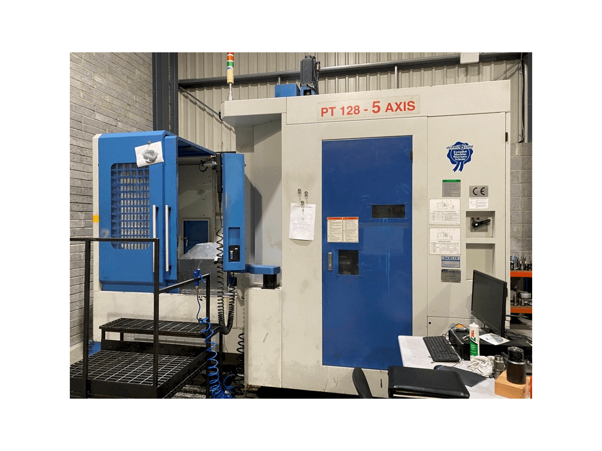 Vista frontale della macchina DAH LIH PT128