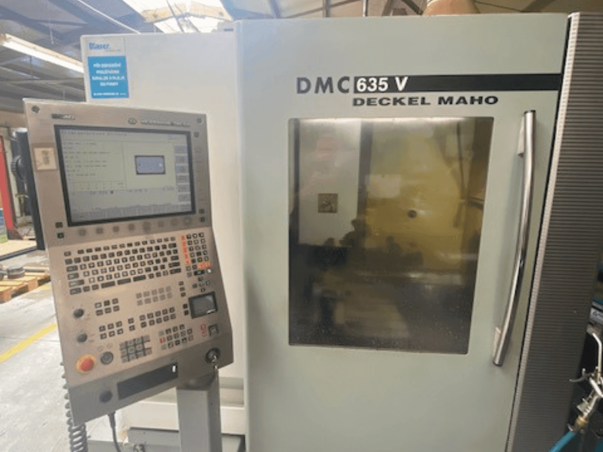 Vista frontale della macchina DMG DECKEL MAHO DMC 635V