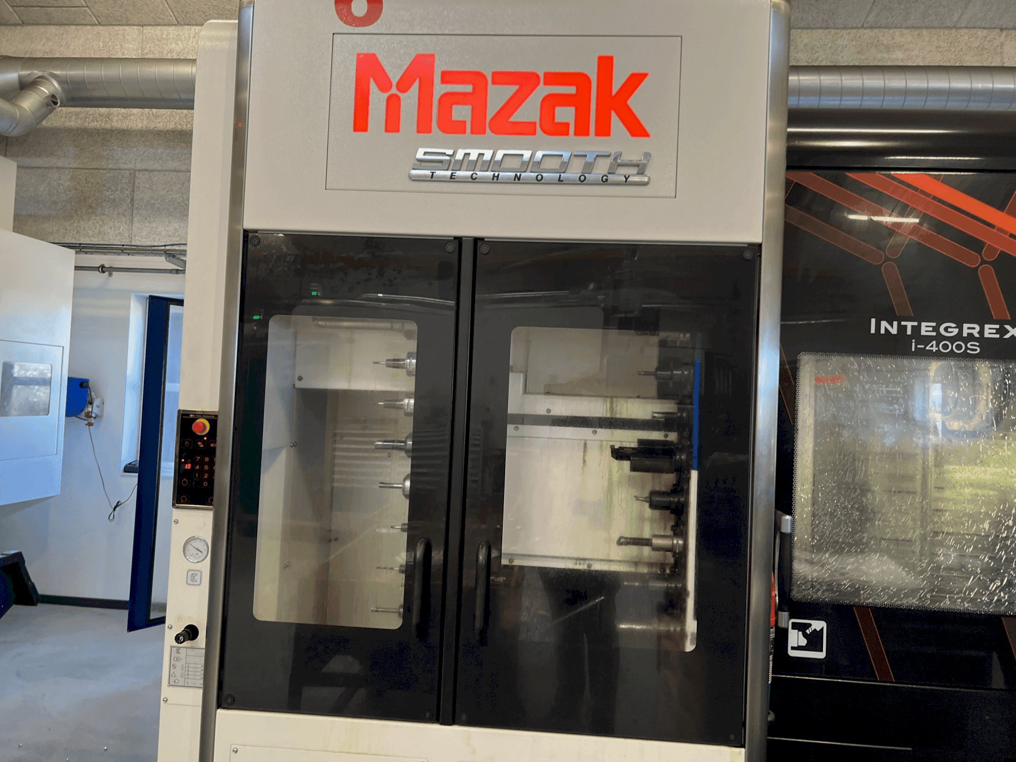 Vista frontale della macchina Mazak Integrex i-400S