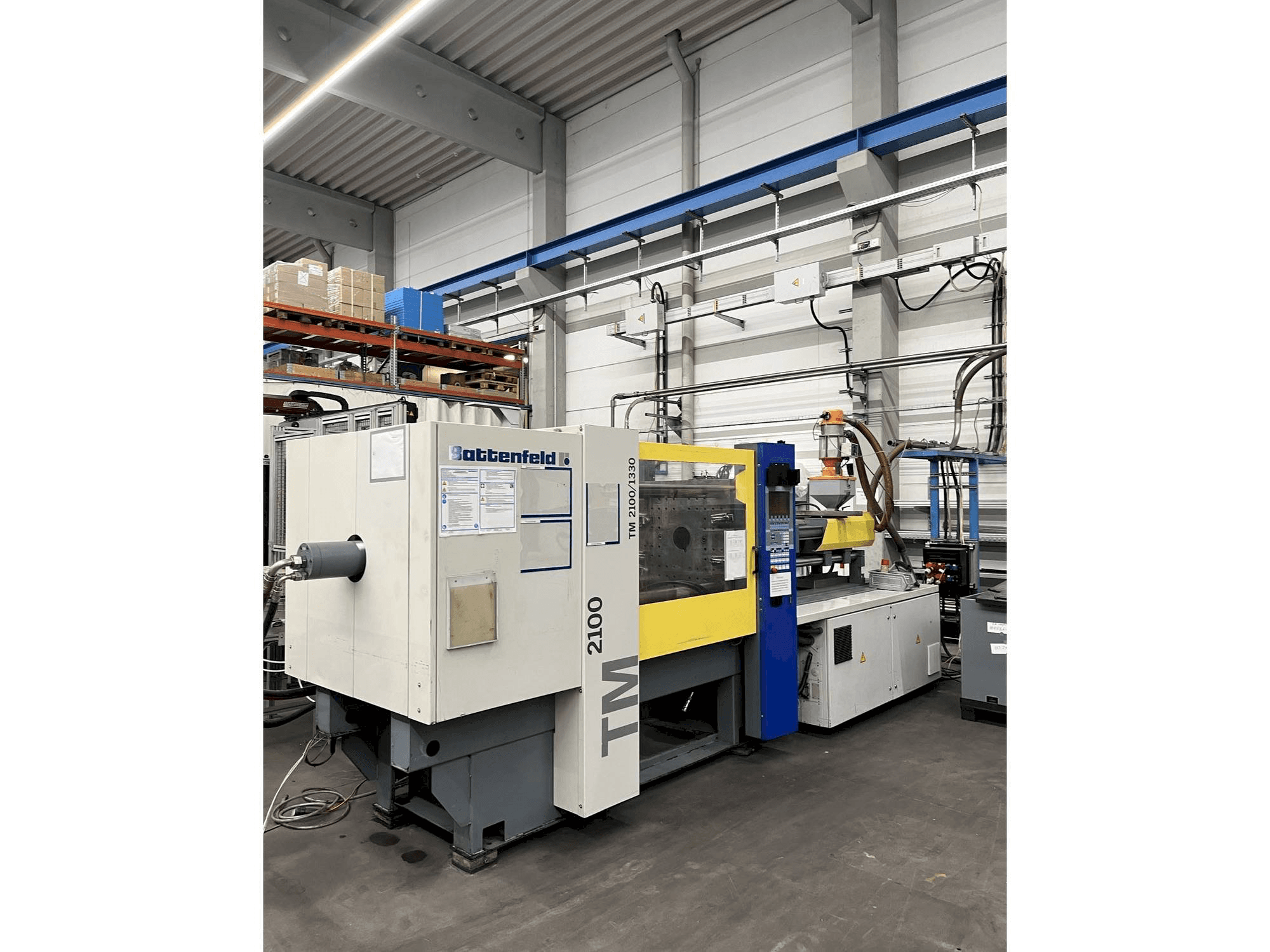 Vista frontale della macchina Battenfeld TM2100/1300